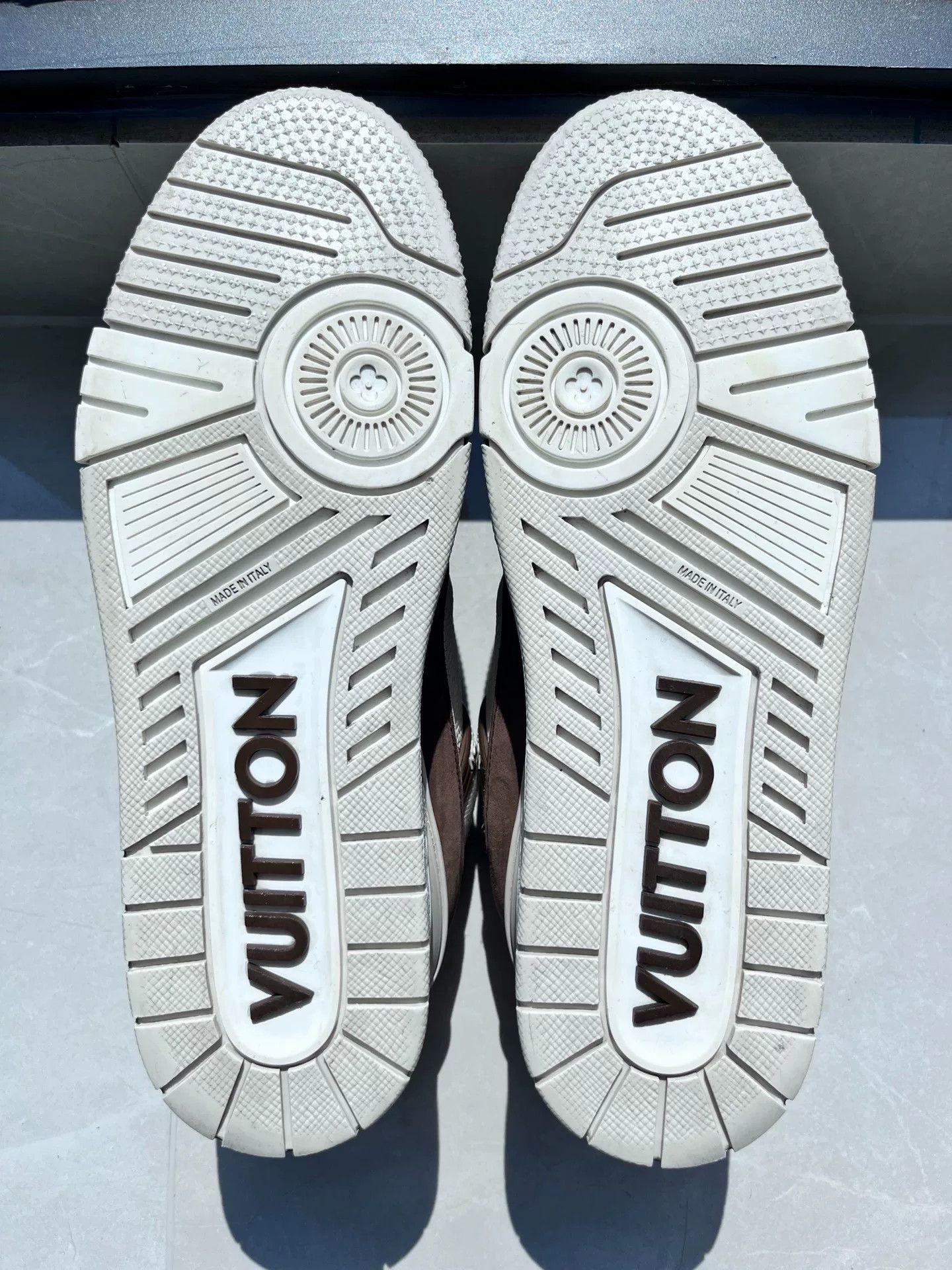Louis Vuitton Louis Vuitton Training White Lowtop Sneakers 10 Men Size US 10 / EU 43 - 6 Thumbnail