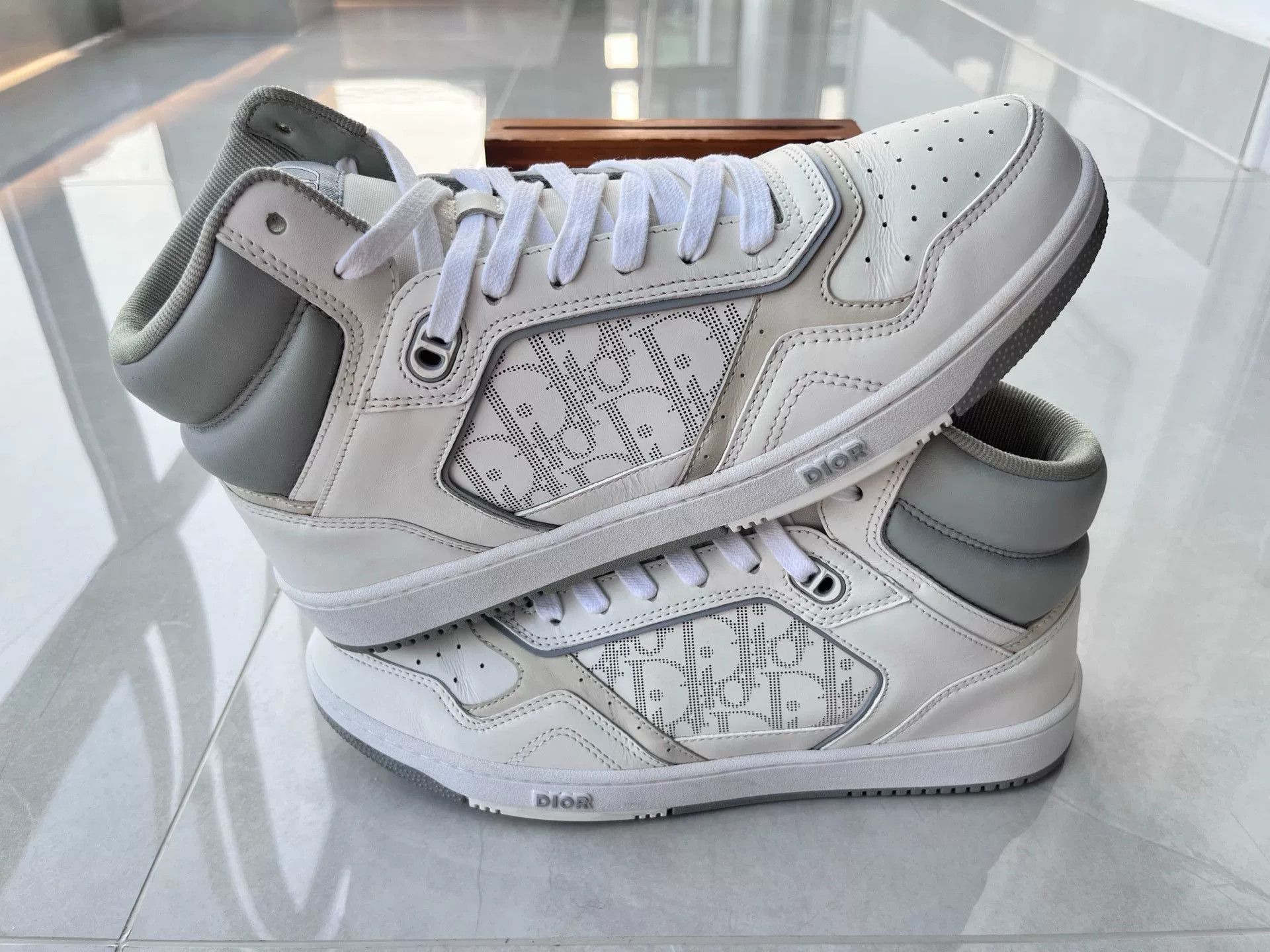 Dior Dior Retro White Hitop Sneakers 10 Men Size US 10 / EU 43 - 2 Thumbnail