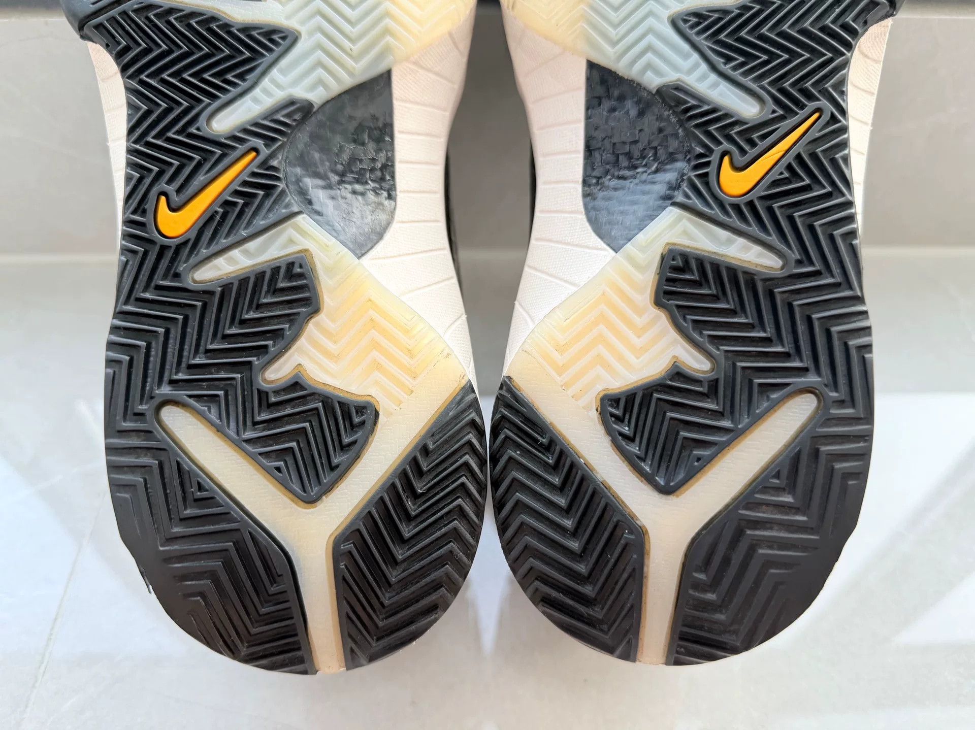 Nike Nike KOBE4 Black Lowtop Sneakers 8 Men Size US 8 / EU 41 - 8 Thumbnail