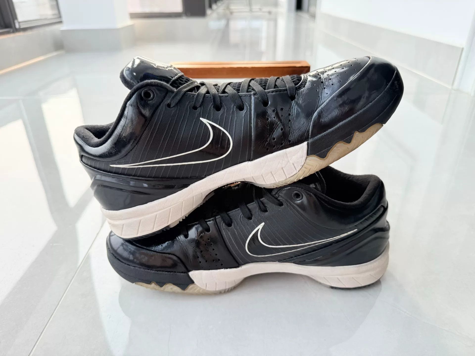 Nike Nike KOBE4 Black Lowtop Sneakers 8 Men Size US 8 / EU 41 - 3 Thumbnail
