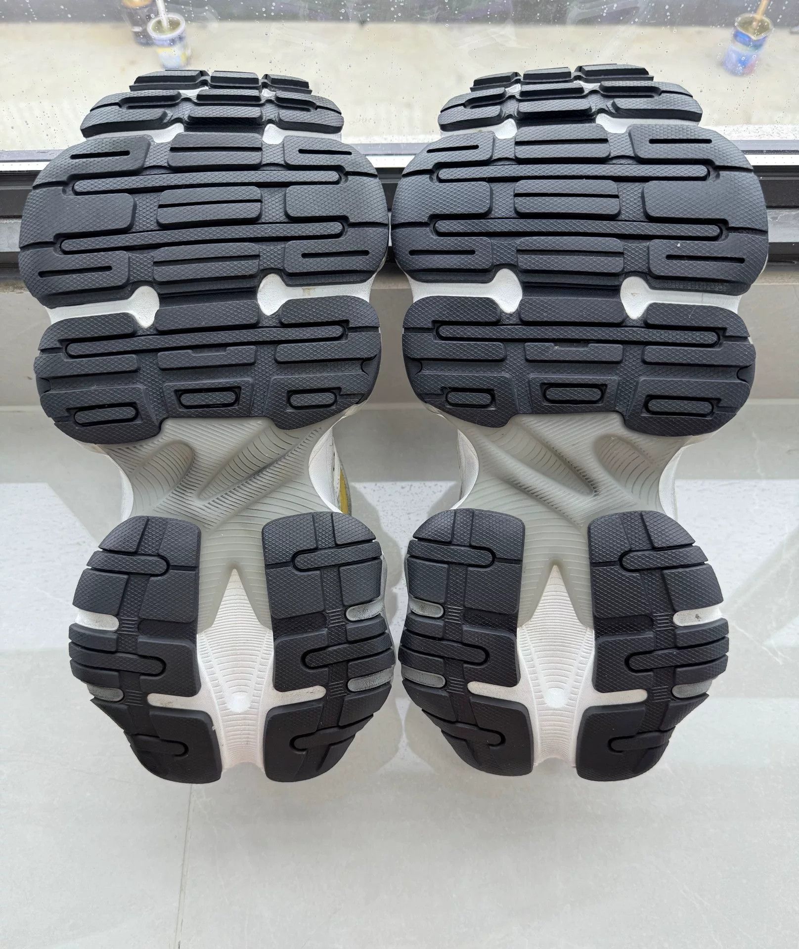 Balenciaga Balenciaga Distressed Black Lowtop Sneakers 7 Men Size US 7 / EU 40 - 6 Thumbnail