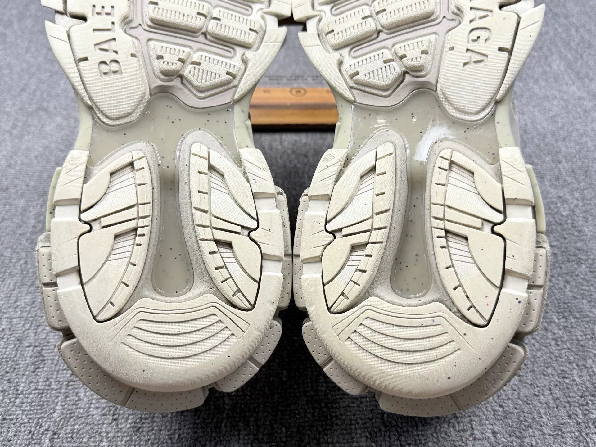 Balenciaga Balenciaga Multi Lowtop Sneakers it_42 Women Size US 12 / IT 42 - 8 Thumbnail