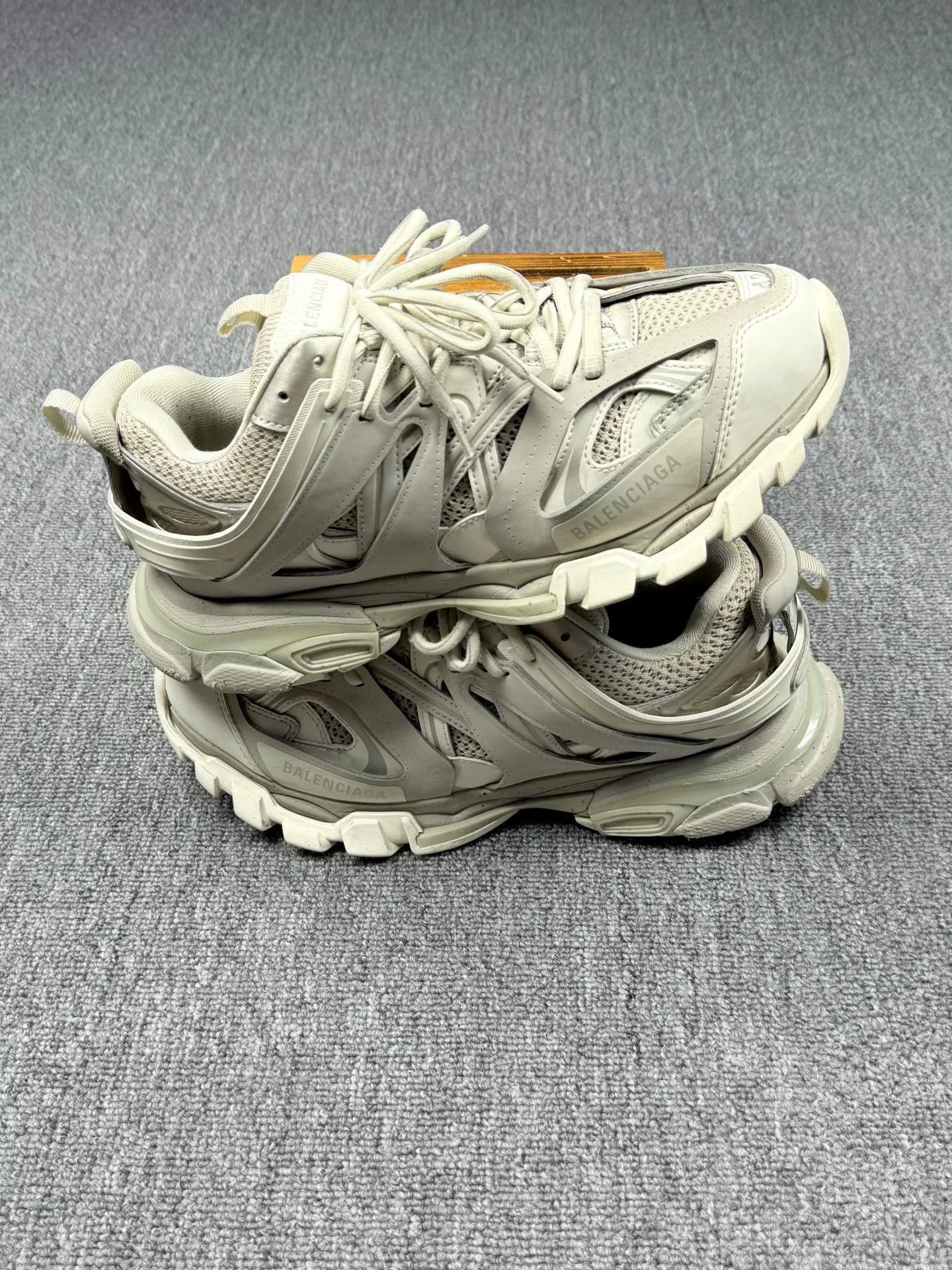 Balenciaga Balenciaga Multi Lowtop Sneakers it_42 Women Size US 12 / IT 42 - 2 Thumbnail