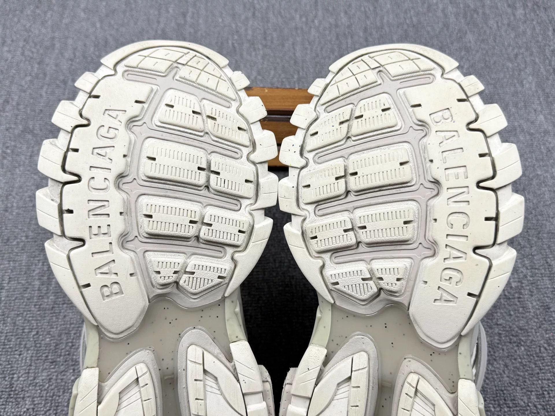 Balenciaga Balenciaga Multi Lowtop Sneakers it_42 Women Size US 12 / IT 42 - 7 Thumbnail