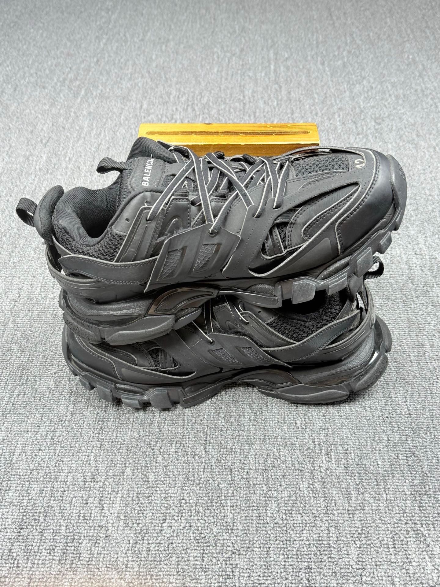 Balenciaga Balenciaga Black Lowtop Sneakers it_42 Women Size US 12 / IT 42 - 3 Thumbnail