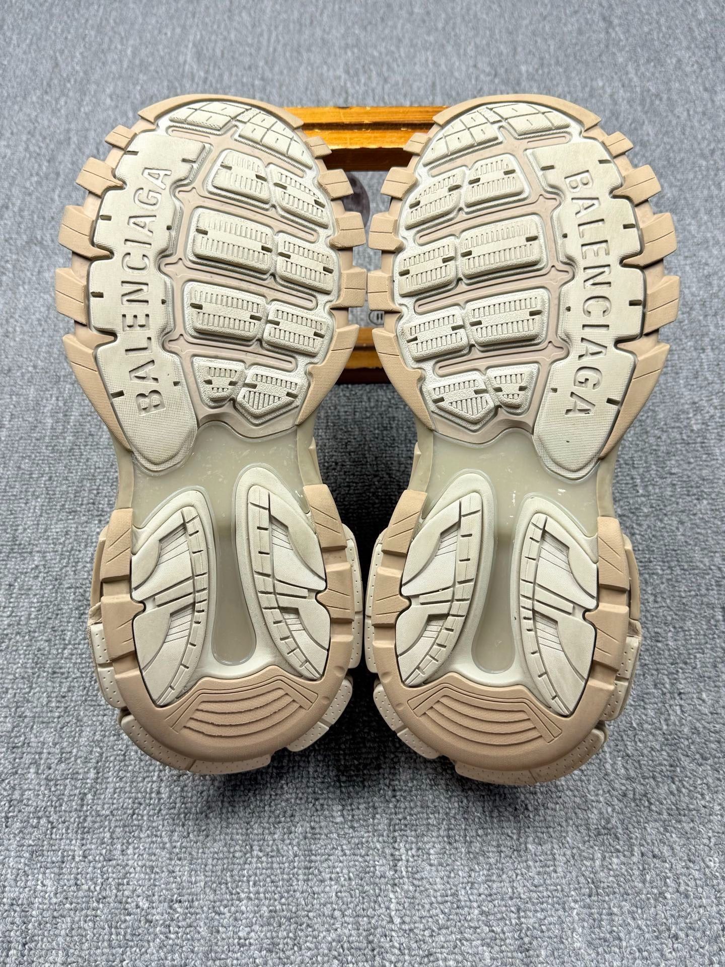 Balenciaga Balenciaga Brown Lowtop Sneakers it_42 Women Size US 12 / IT 42 - 6 Thumbnail