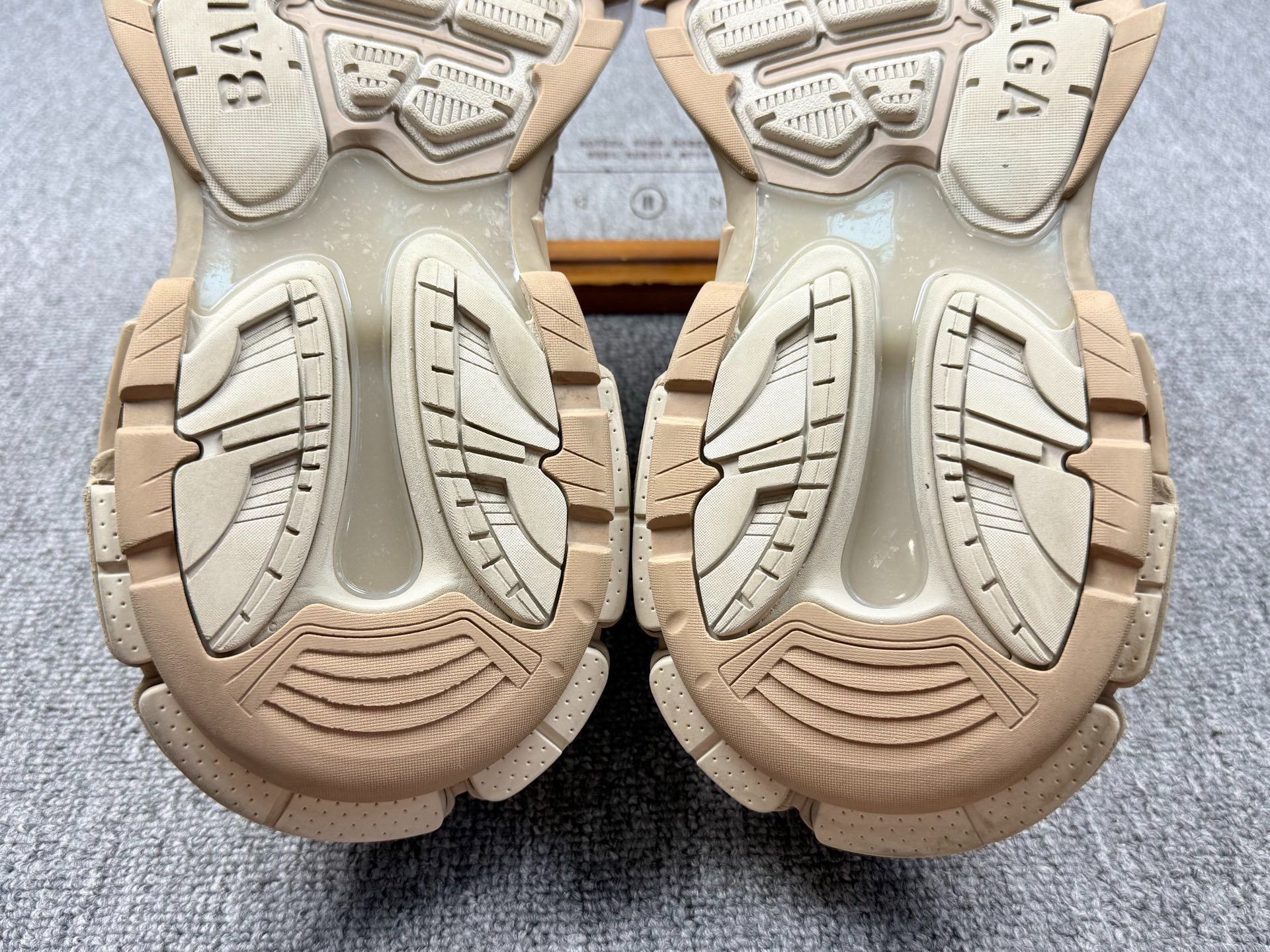 Balenciaga Balenciaga Brown Lowtop Sneakers it_42 Women Size US 12 / IT 42 - 8 Thumbnail