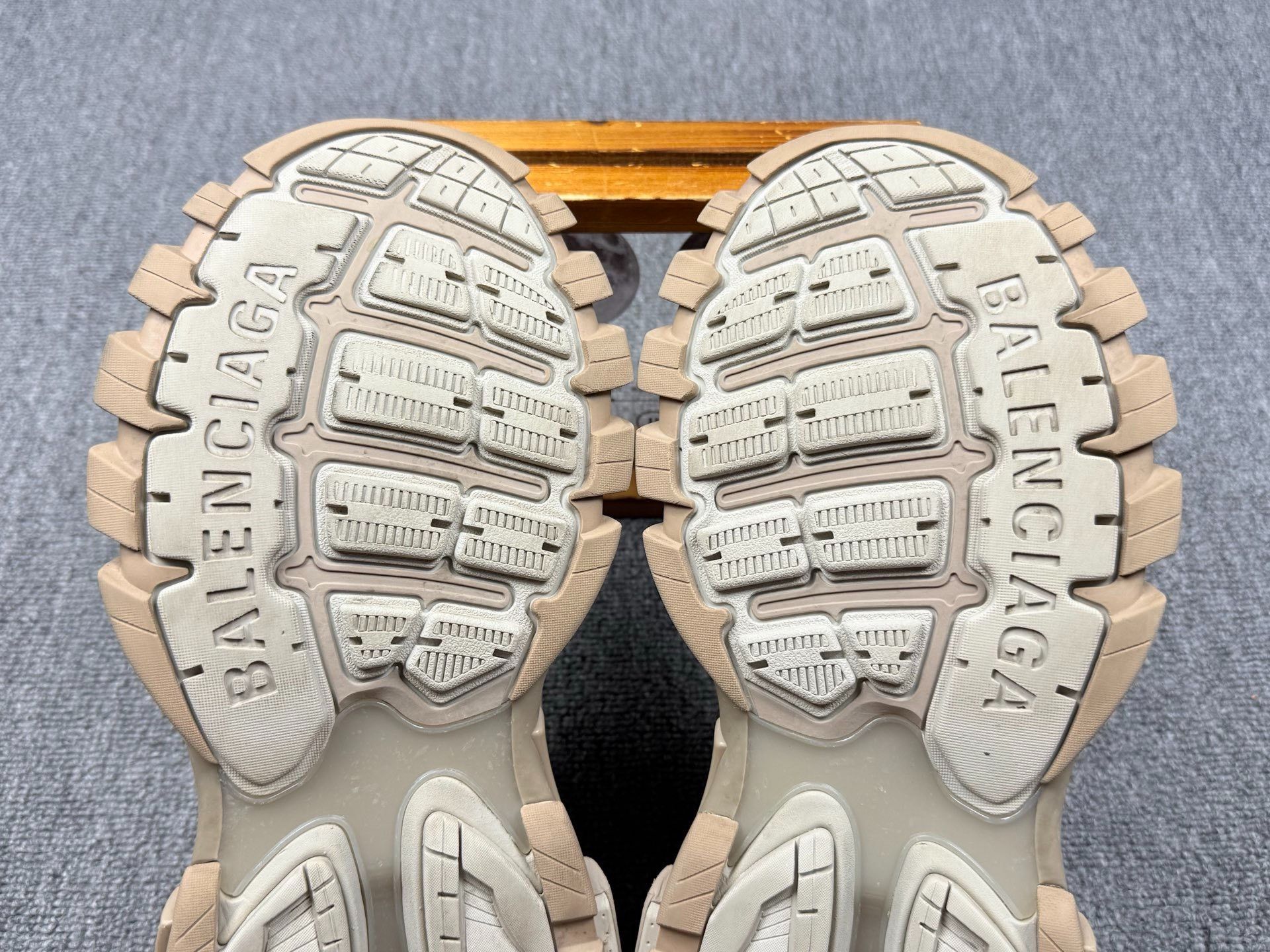 Balenciaga Balenciaga Brown Lowtop Sneakers it_42 Women Size US 12 / IT 42 - 7 Thumbnail