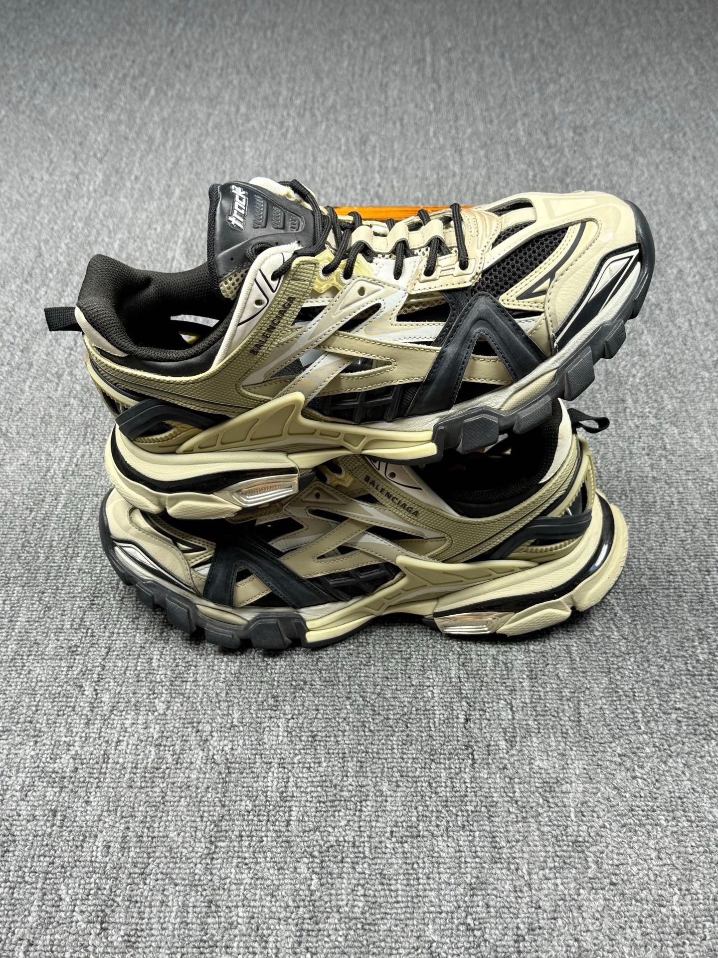 Balenciaga Balenciaga Black Lowtop Sneakers fr_43 Women Size US 12 / IT 42 - 2 Thumbnail