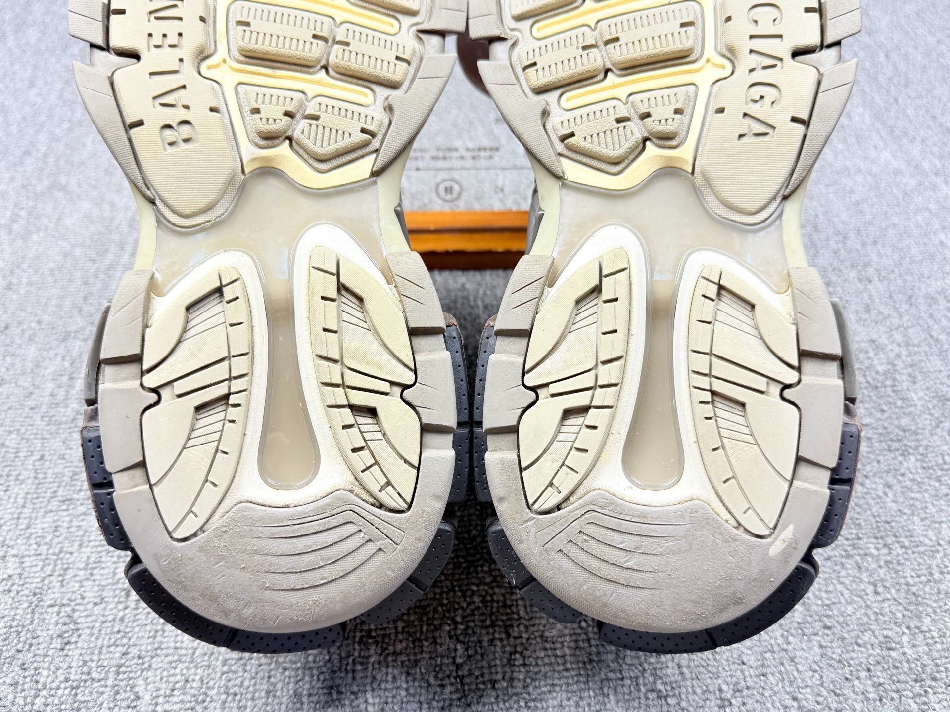 Balenciaga Balenciaga Gray Lowtop Sneakers it_42 Women Size US 12 / IT 42 - 8 Thumbnail