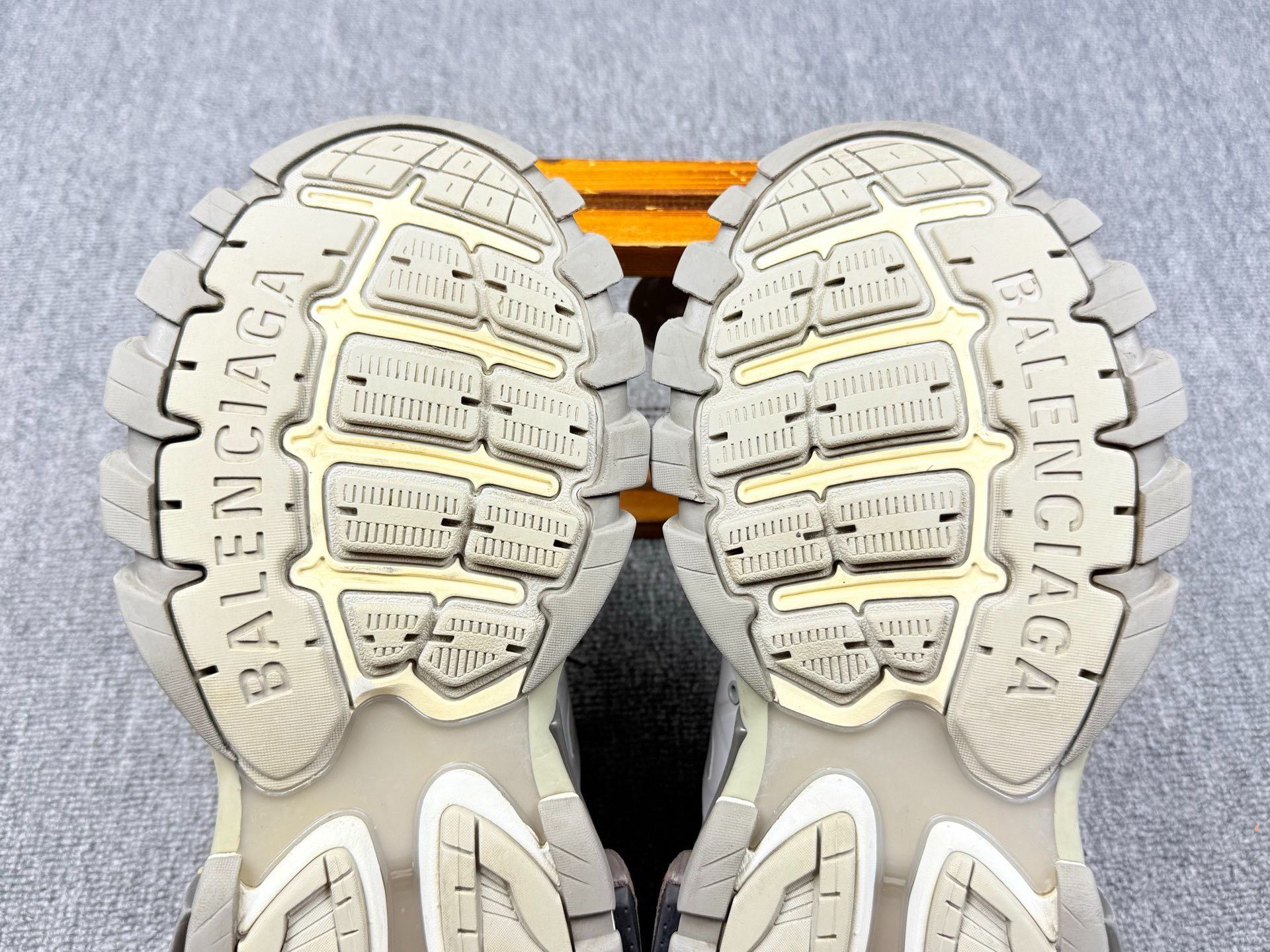 Balenciaga Balenciaga Gray Lowtop Sneakers it_42 Women Size US 12 / IT 42 - 7 Thumbnail