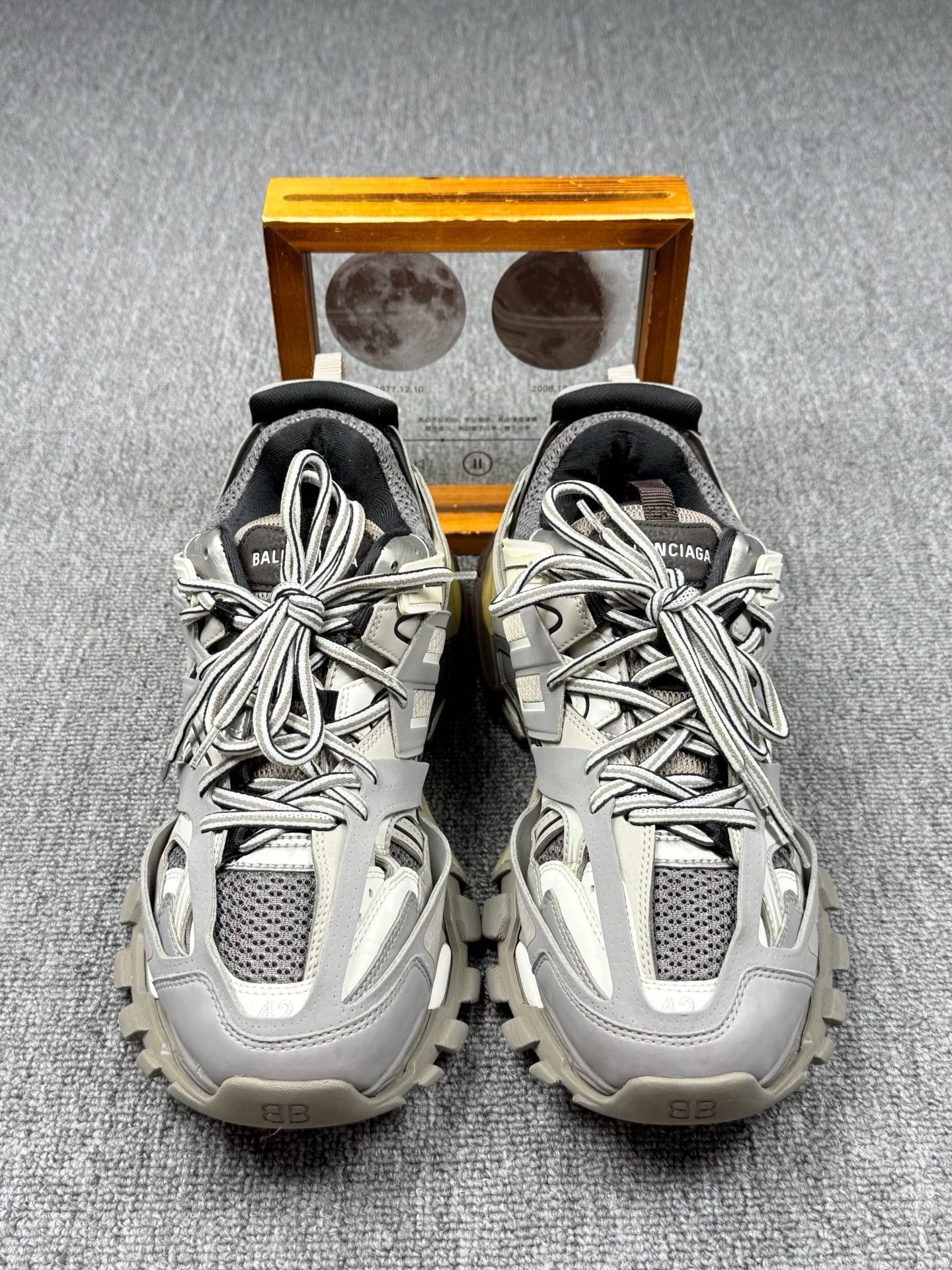 Balenciaga Balenciaga Gray Lowtop Sneakers it_42 Women Size US 12 / IT 42 - 4 Thumbnail