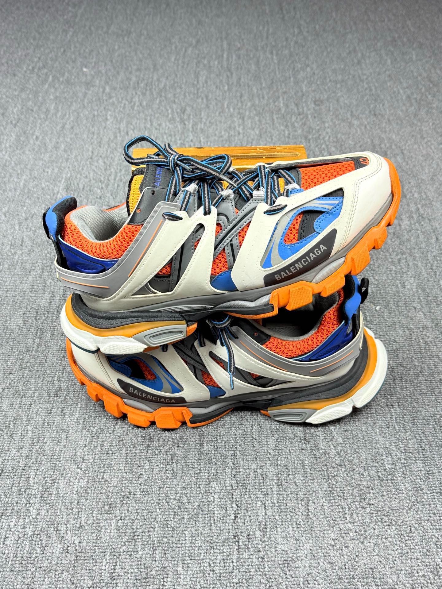 Balenciaga Balenciaga Blue Lowtop Sneakers it_42 Women Size US 12 / IT 42 - 2 Thumbnail