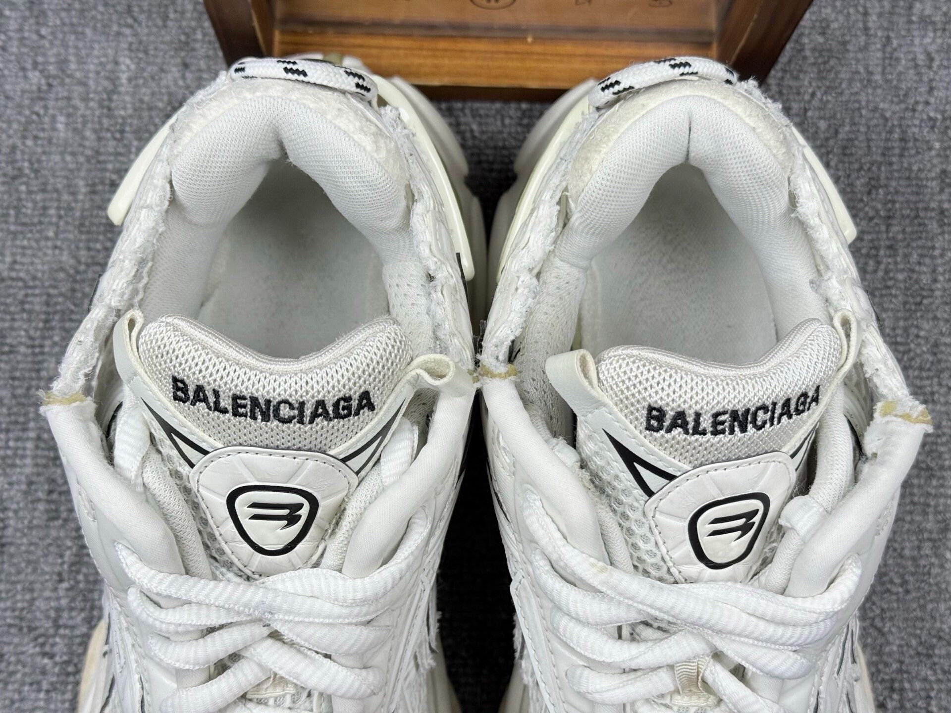 Balenciaga Balenciaga Running White Lowtop Sneakers it_40 Women Size US 10 / IT 40 - 9 Thumbnail