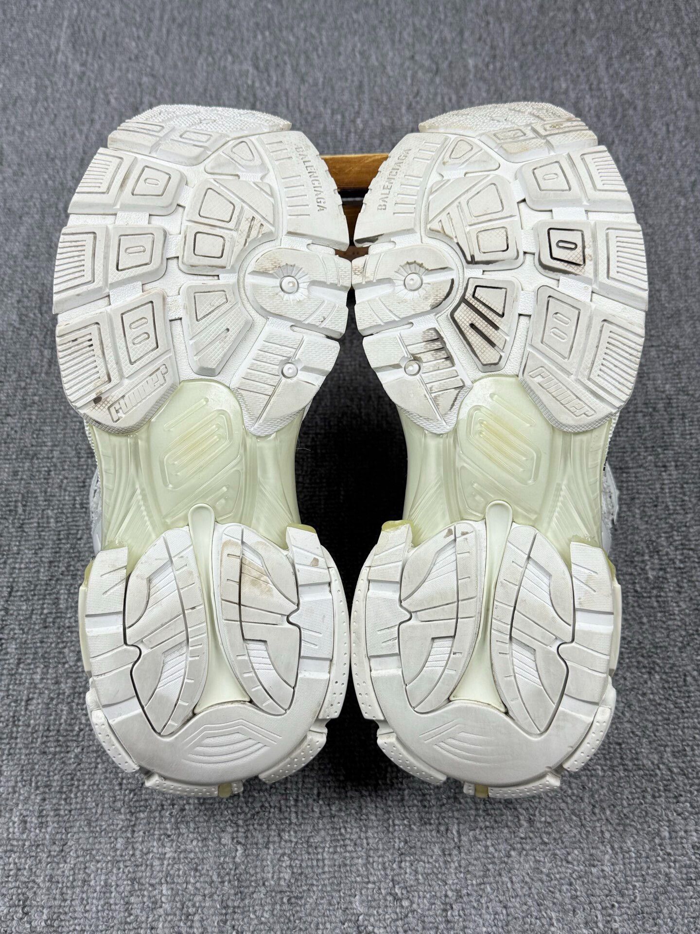 Balenciaga Balenciaga Running White Lowtop Sneakers it_40 Women Size US 10 / IT 40 - 5 Thumbnail