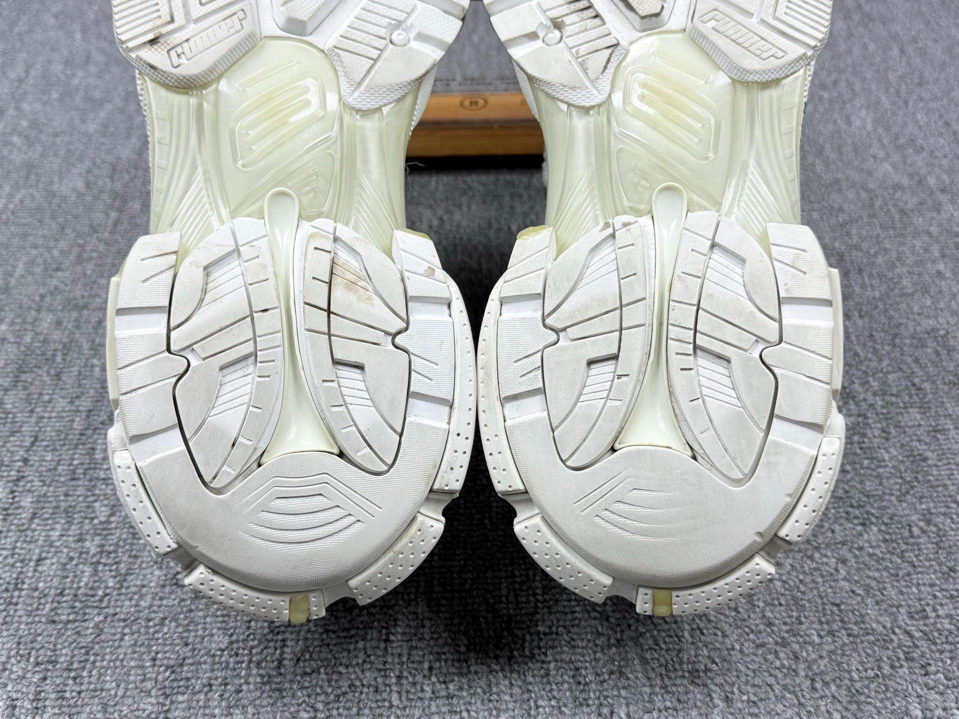 Balenciaga Balenciaga Running White Lowtop Sneakers it_40 Women Size US 10 / IT 40 - 7 Thumbnail