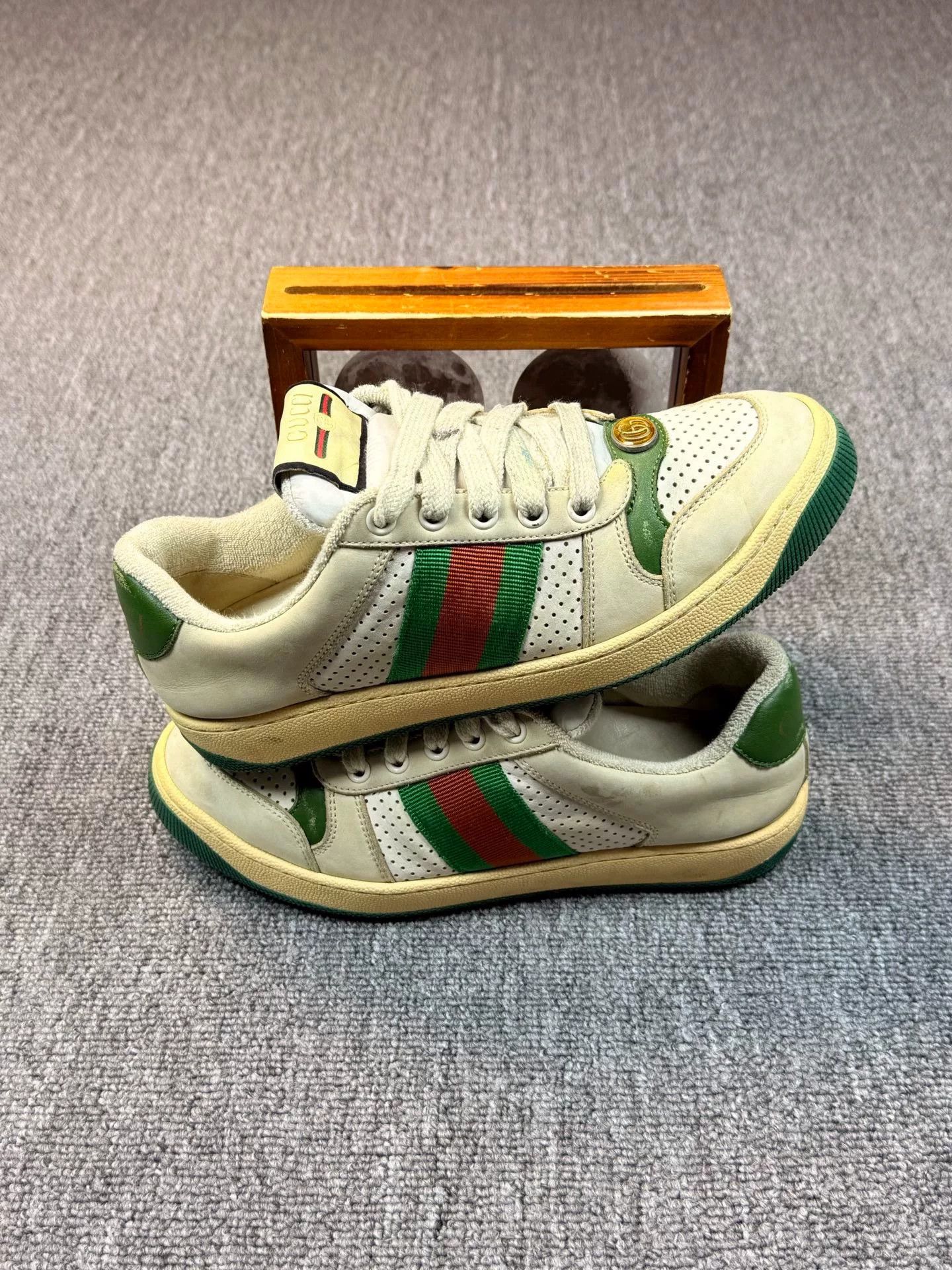 Gucci Gucci Distressed Green Lowtop Sneakers it_36 Women Size US 6 / IT 36 - 2 Thumbnail