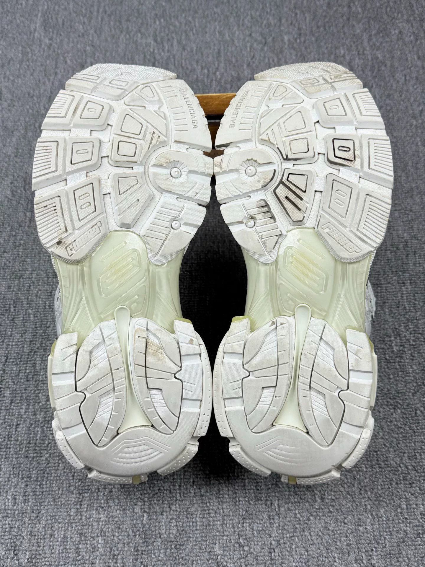 Balenciaga Balenciaga Running White Lowtop Sneakers 7 Men Size US 7 / EU 40 - 5 Thumbnail