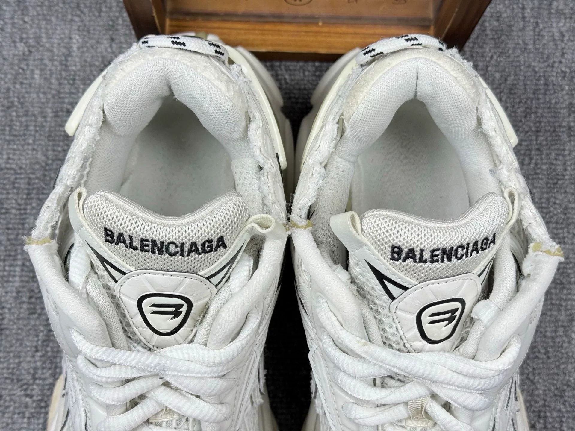 Balenciaga Balenciaga Running White Lowtop Sneakers 7 Men Size US 7 / EU 40 - 9 Thumbnail