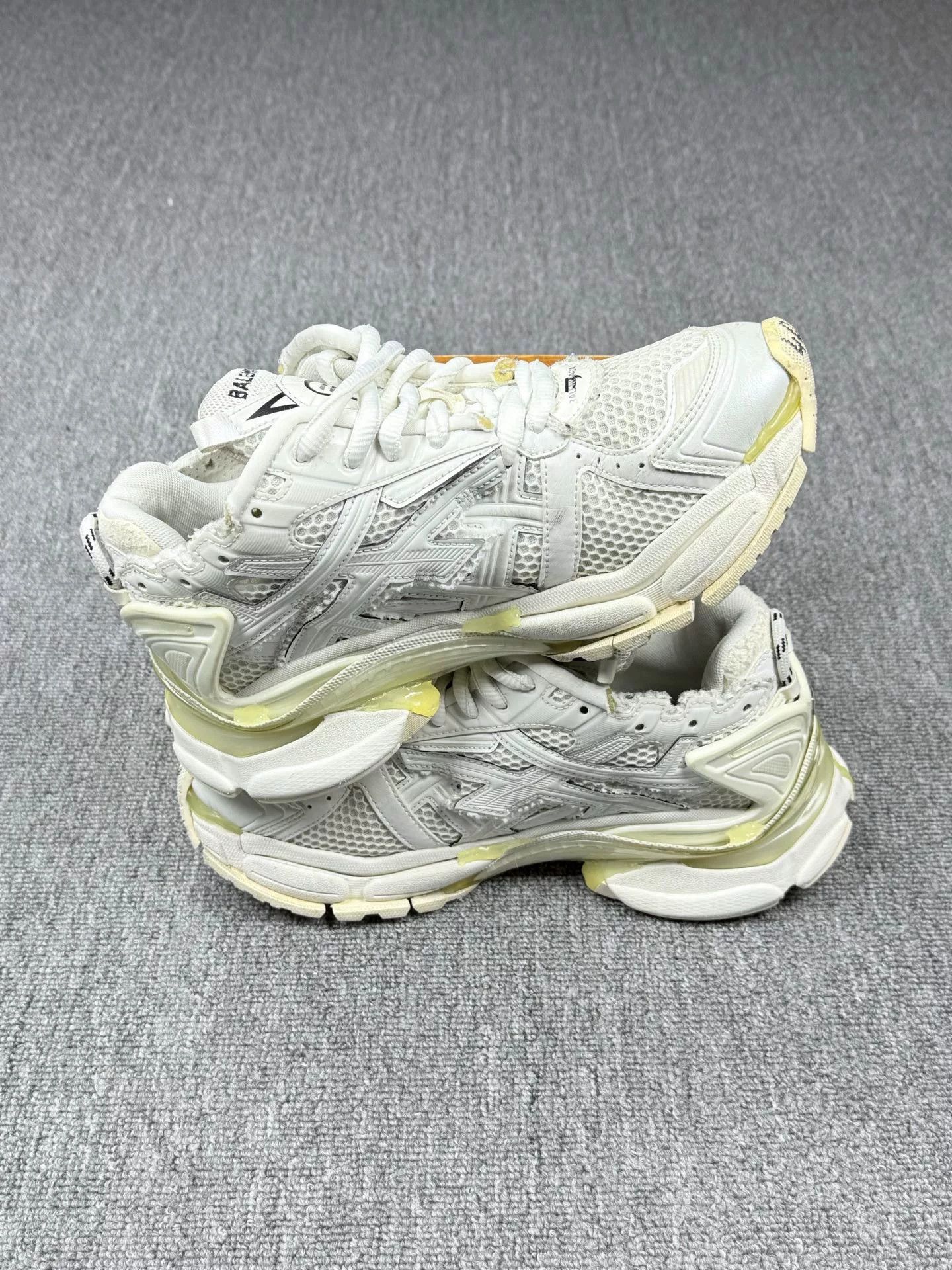 Balenciaga Balenciaga Running White Lowtop Sneakers 7 Men Size US 7 / EU 40 - 3 Thumbnail