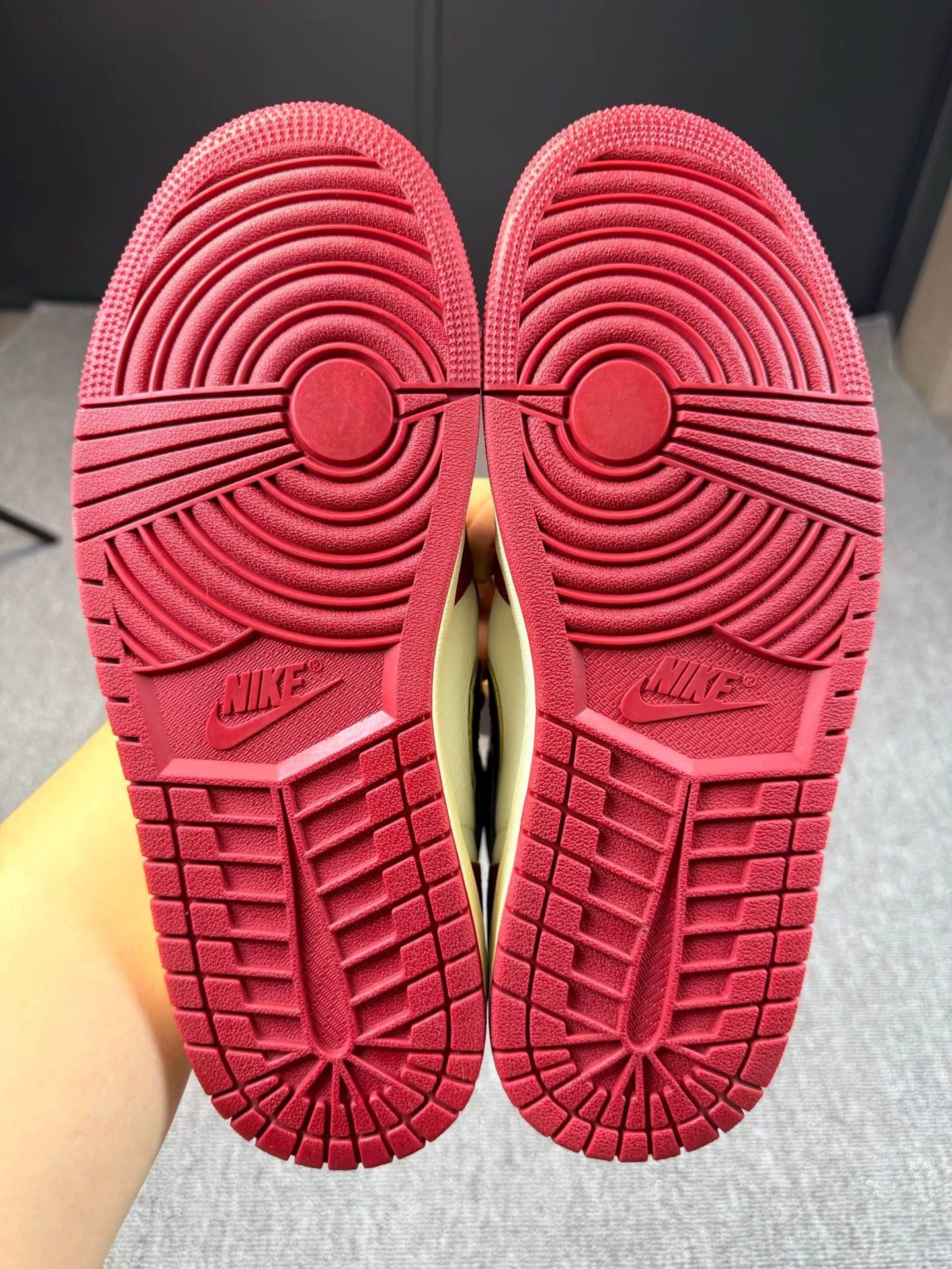 Nike Nike AJ1 Red Lowtop Sneakers 9 Men Size US 9 / EU 42 - 6 Thumbnail