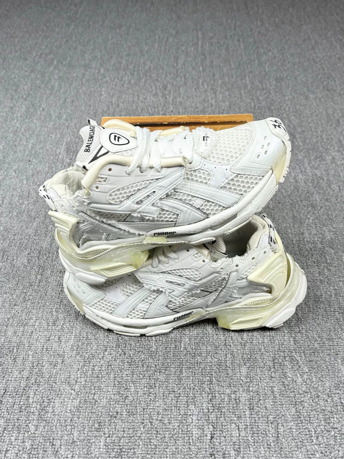Balenciaga Balenciaga Running White Lowtop Sneakers it_36 Women Size US 6 / IT 36 - 2 Thumbnail