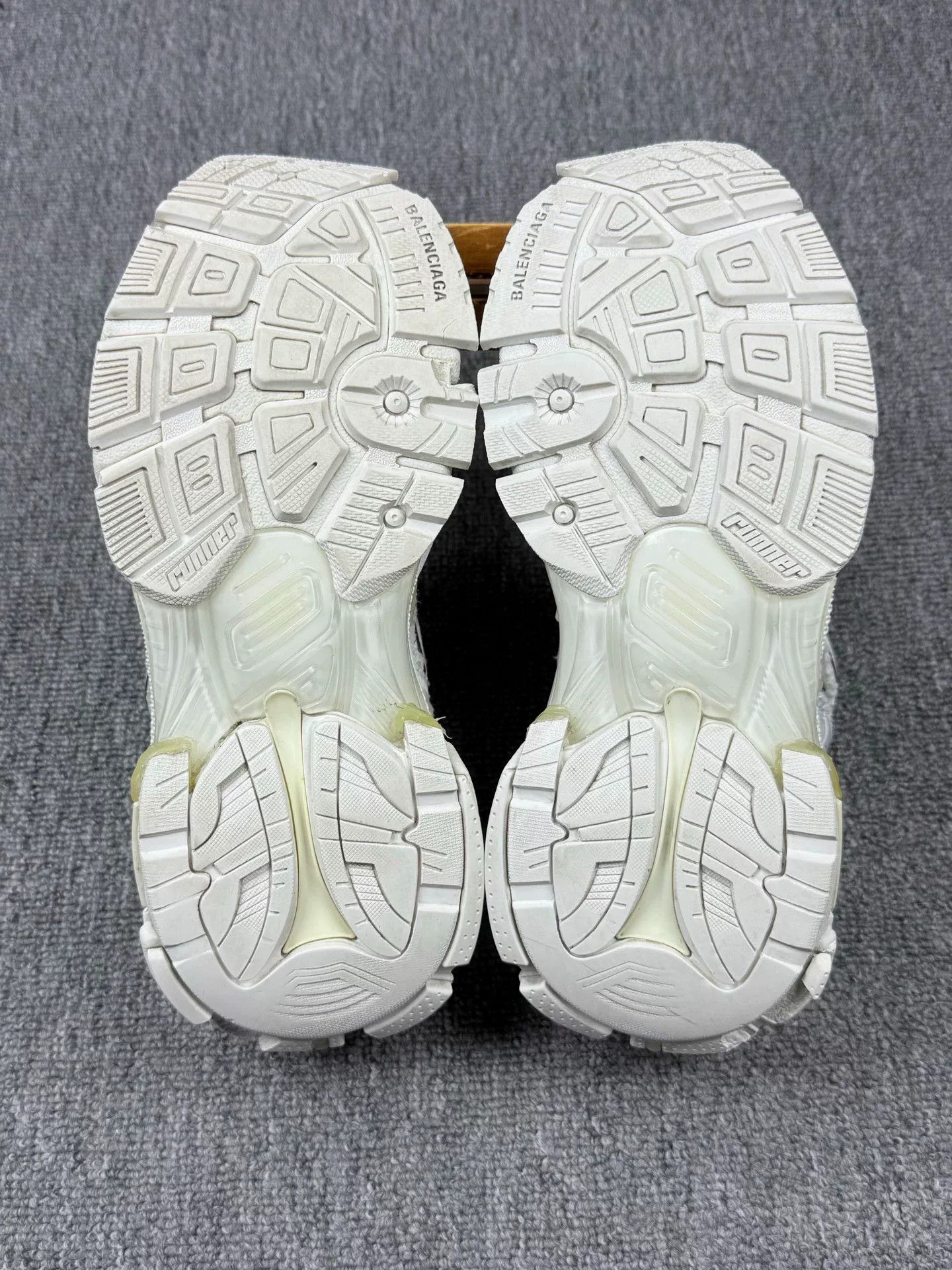 Balenciaga Balenciaga Running White Lowtop Sneakers it_36 Women Size US 6 / IT 36 - 6 Thumbnail