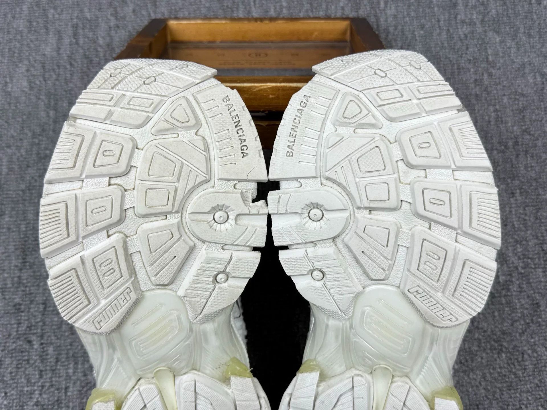 Balenciaga Balenciaga Running White Lowtop Sneakers it_36 Women Size US 6 / IT 36 - 7 Thumbnail