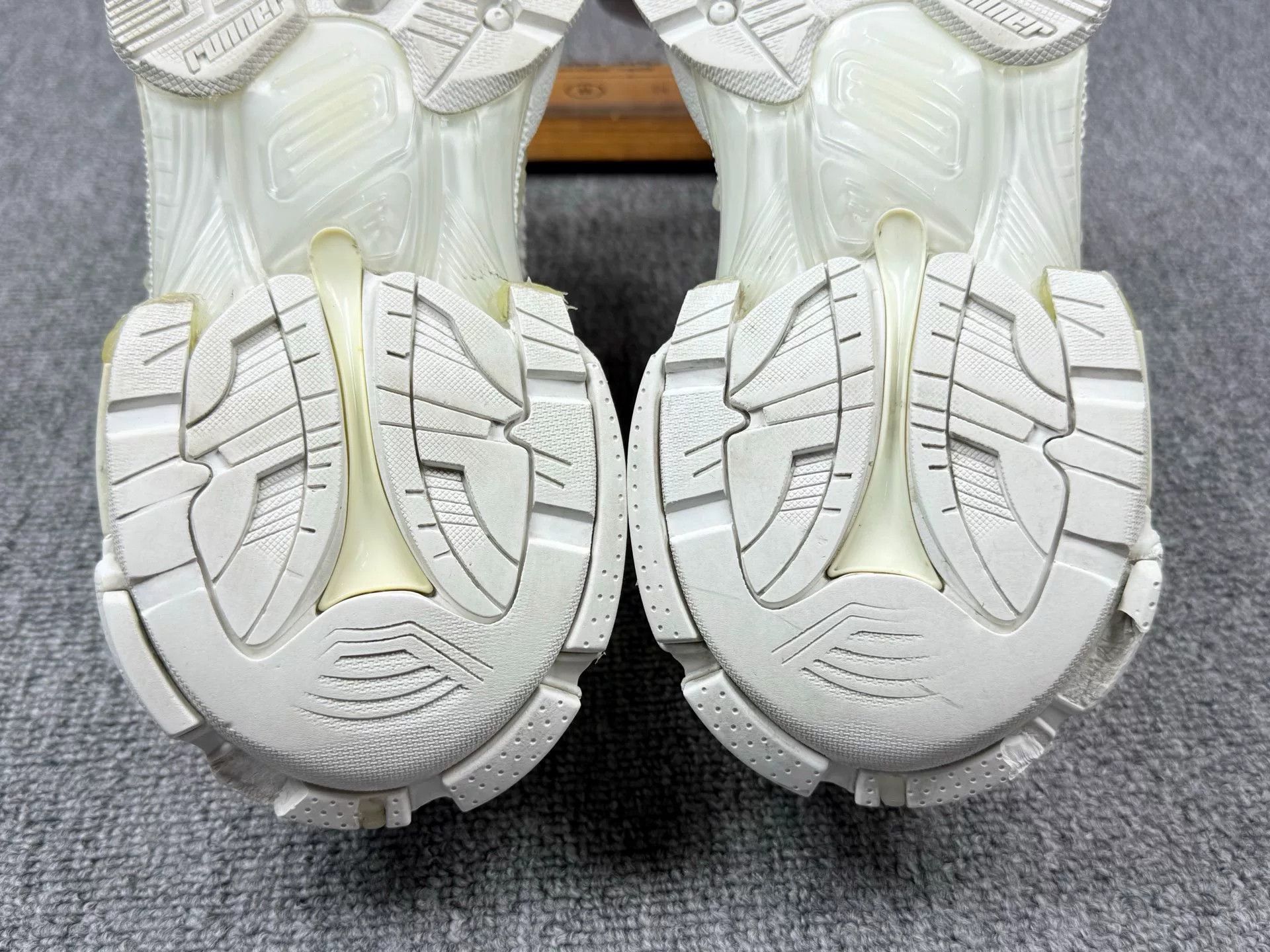 Balenciaga Balenciaga Running White Lowtop Sneakers it_36 Women Size US 6 / IT 36 - 8 Thumbnail