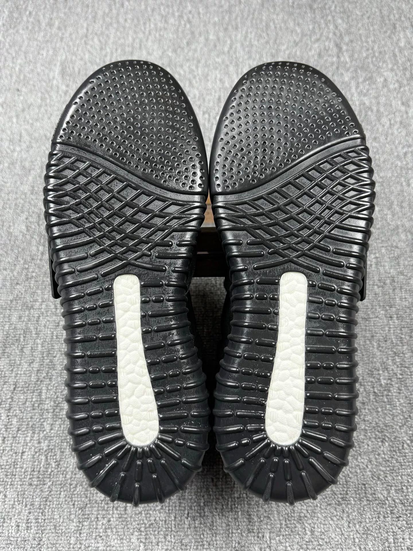 Adidas Adidas YEEZY750 Black Hitop Sneakers 8 Men Size US 8 / EU 41 - 6 Thumbnail