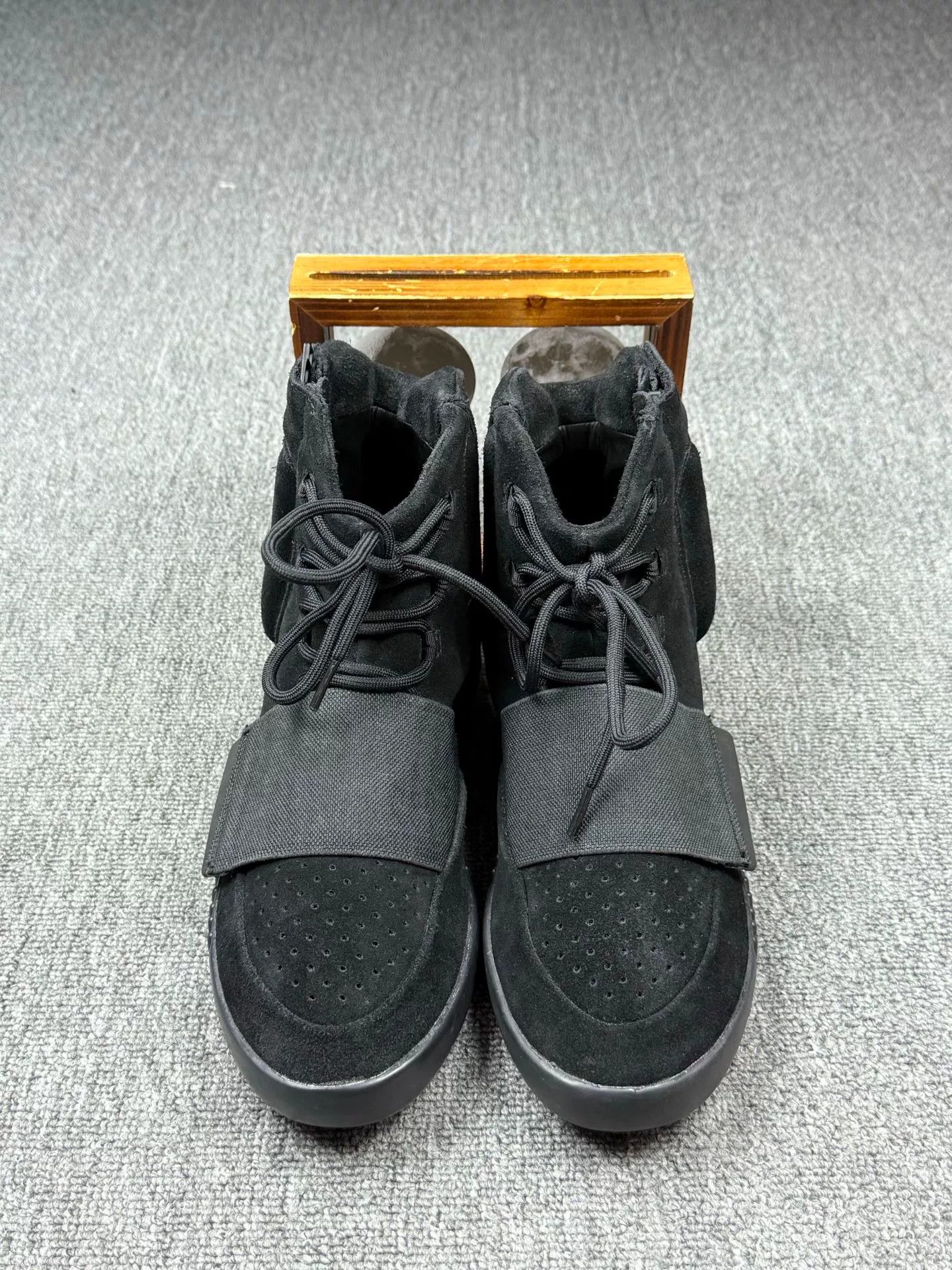 Adidas Adidas YEEZY750 Black Hitop Sneakers 8 Men Size US 8 / EU 41 - 4 Thumbnail