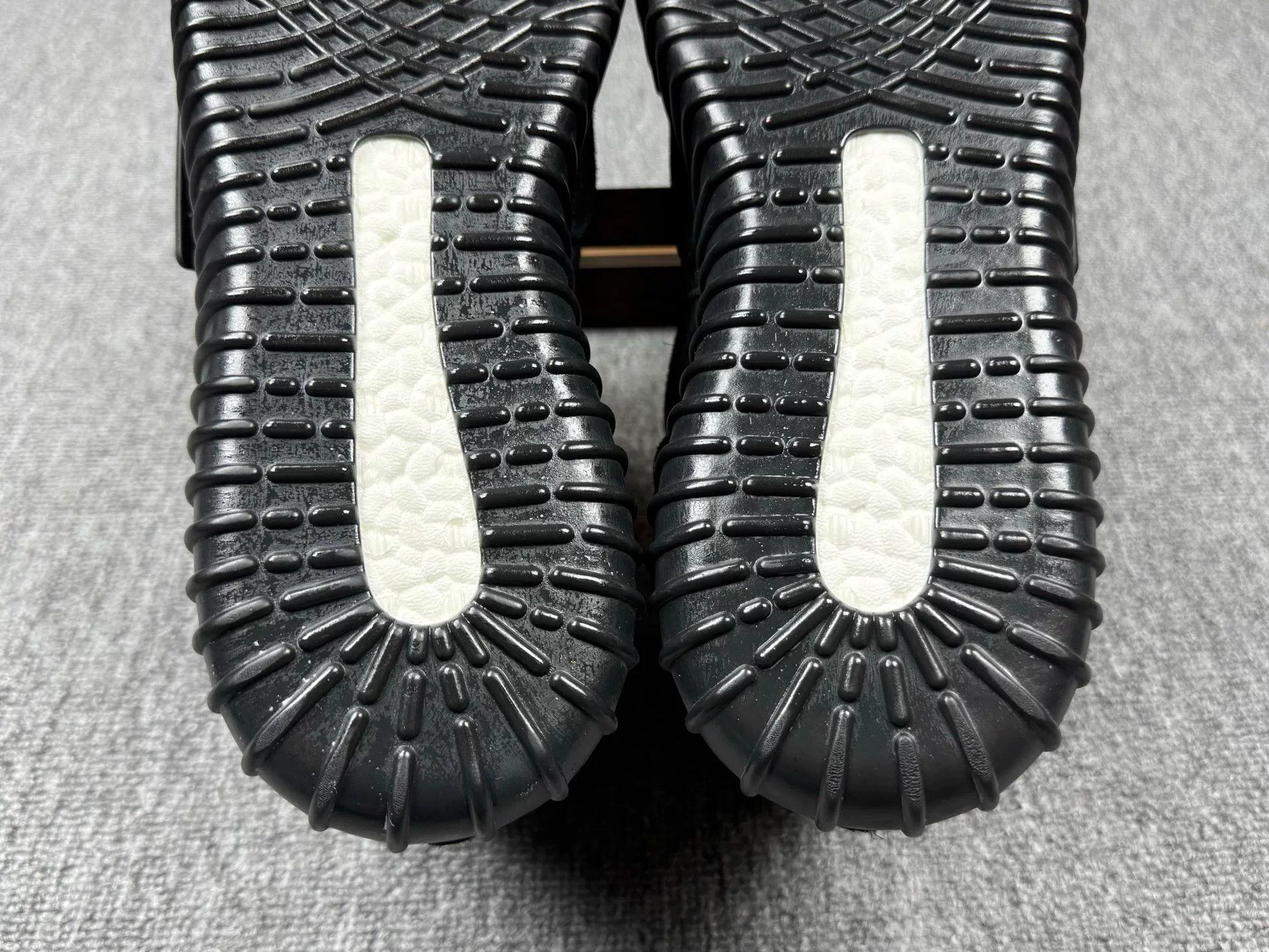 Adidas Adidas YEEZY750 Black Hitop Sneakers 8 Men Size US 8 / EU 41 - 8 Thumbnail