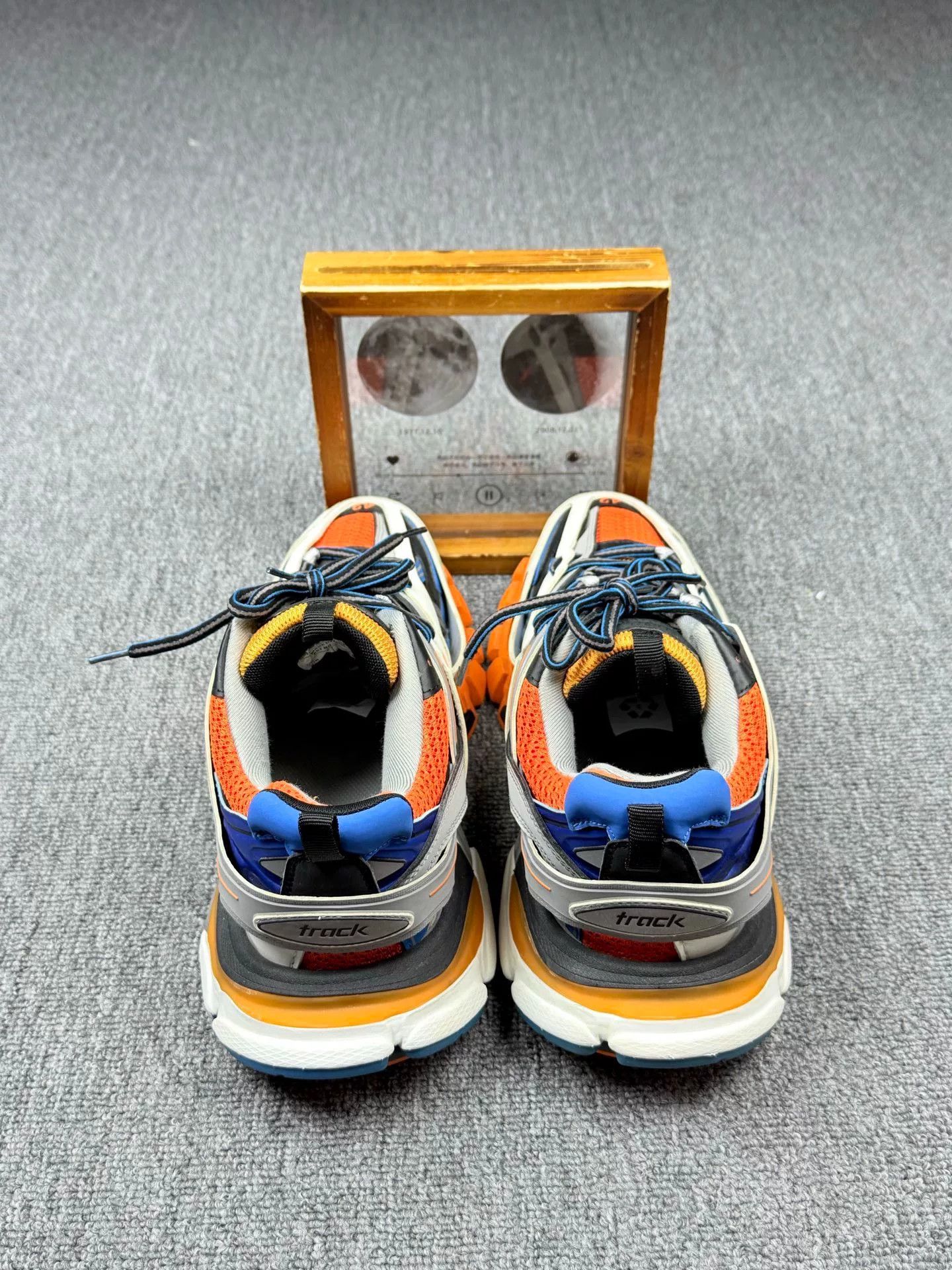 Balenciaga Balenciaga Blue Lowtop Sneakers 9 Men Size US 9 / EU 42 - 5 Thumbnail