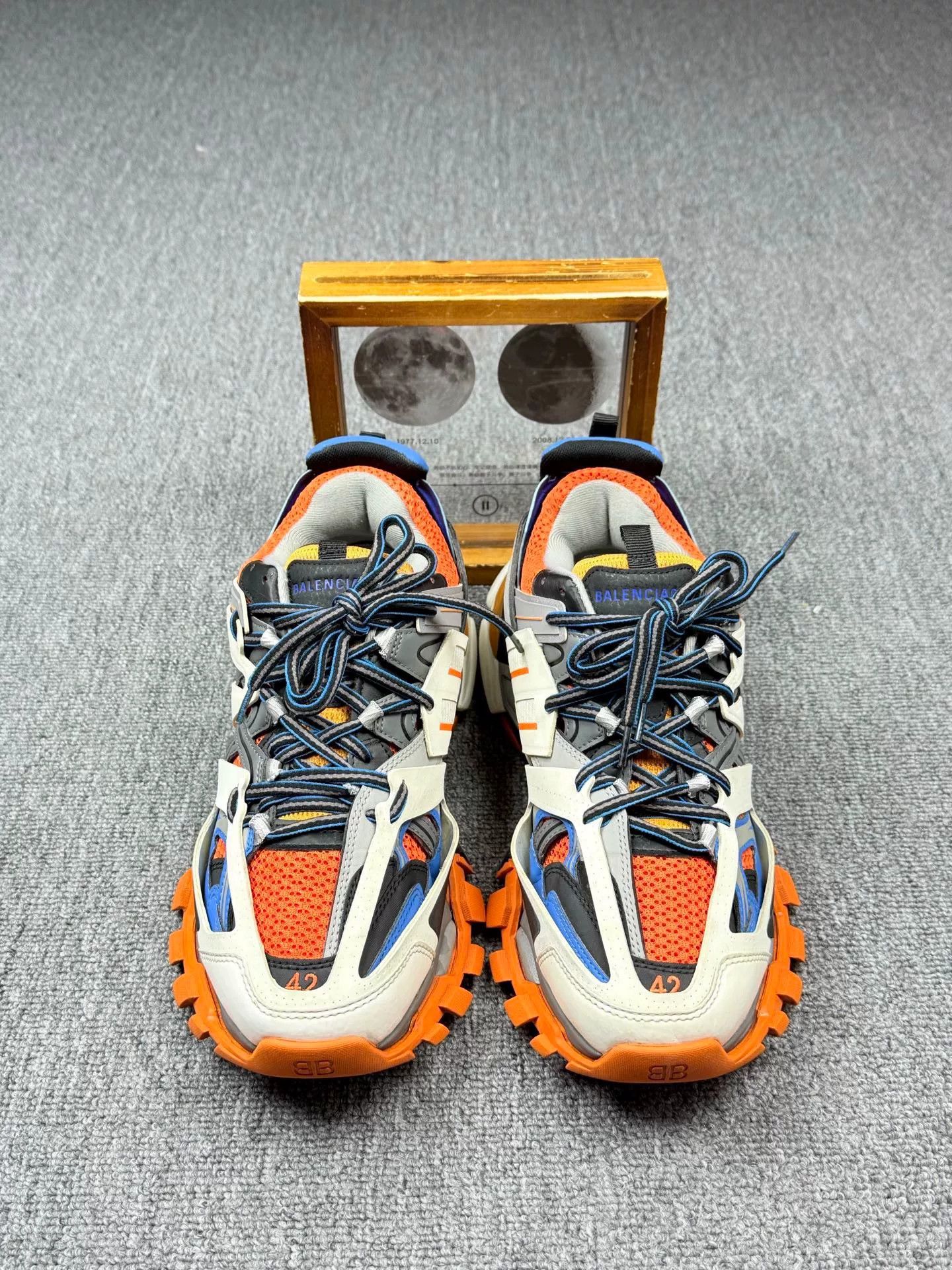 Balenciaga Balenciaga Blue Lowtop Sneakers 9 Men Size US 9 / EU 42 - 4 Thumbnail