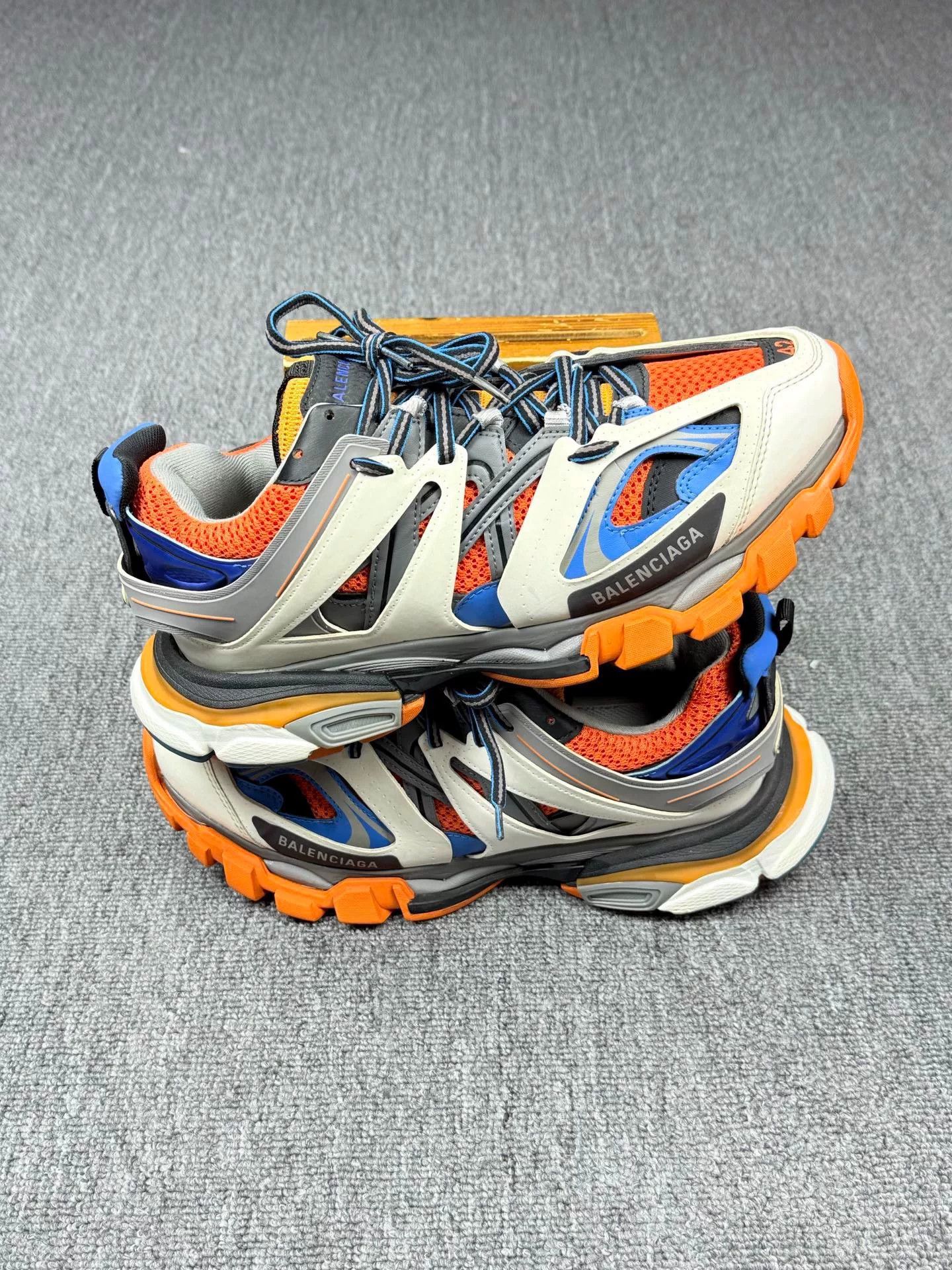 Balenciaga Balenciaga Blue Lowtop Sneakers 9 Men Size US 9 / EU 42 - 2 Thumbnail