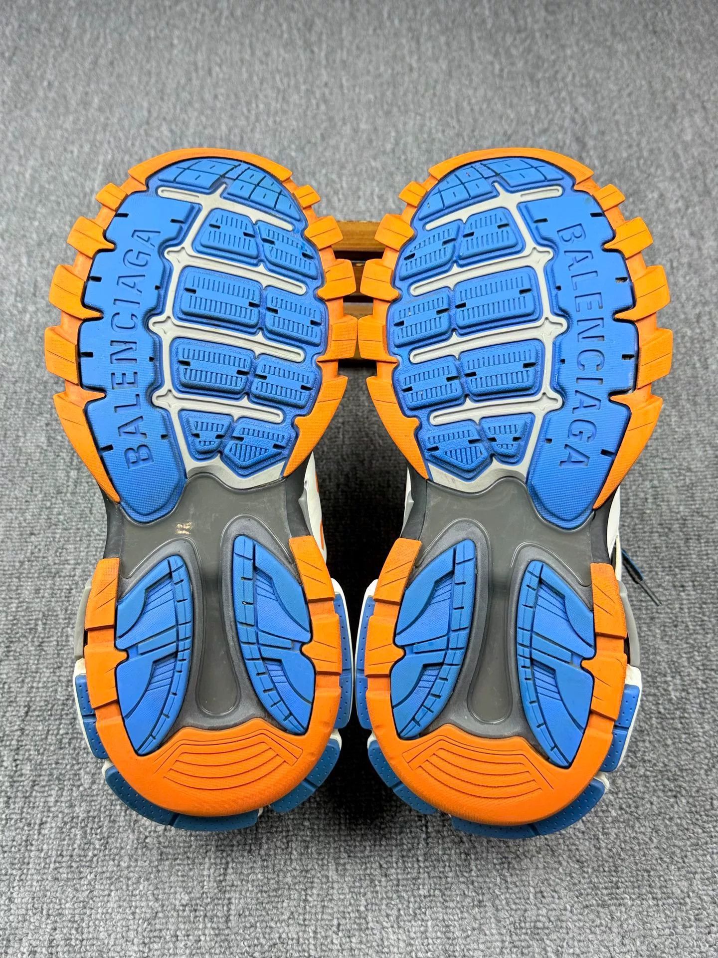 Balenciaga Balenciaga Blue Lowtop Sneakers 9 Men Size US 9 / EU 42 - 6 Thumbnail