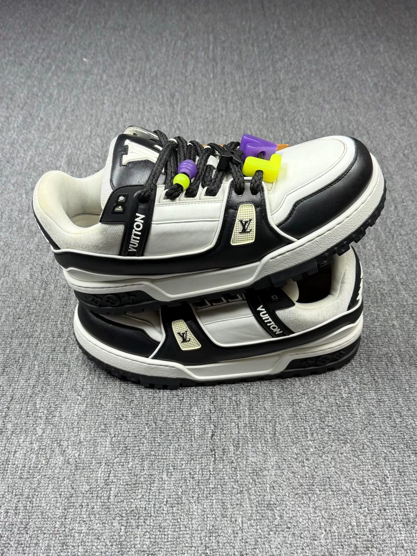 Louis Vuitton Louis Vuitton Training Black Lowtop Sneakers 9 Men Size US 9 / EU 42 - 2 Thumbnail