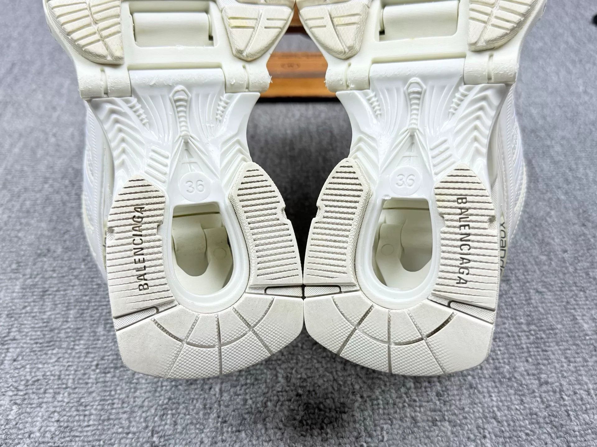 Balenciaga Balenciaga White Lowtop Sneakers it_36 Women Size US 6 / IT 36 - 8 Thumbnail