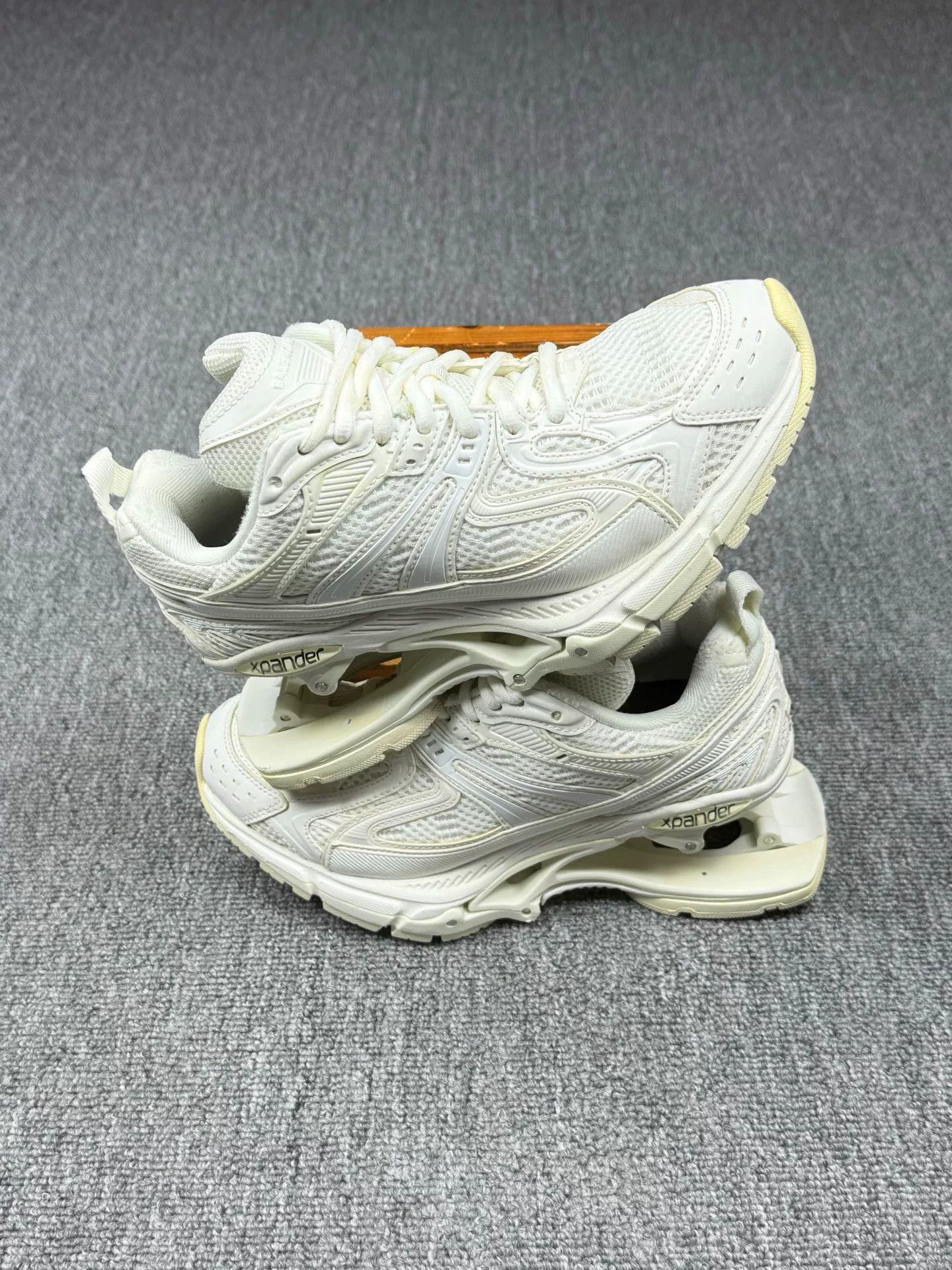 Balenciaga Balenciaga White Lowtop Sneakers it_36 Women Size US 6 / IT 36 - 2 Thumbnail