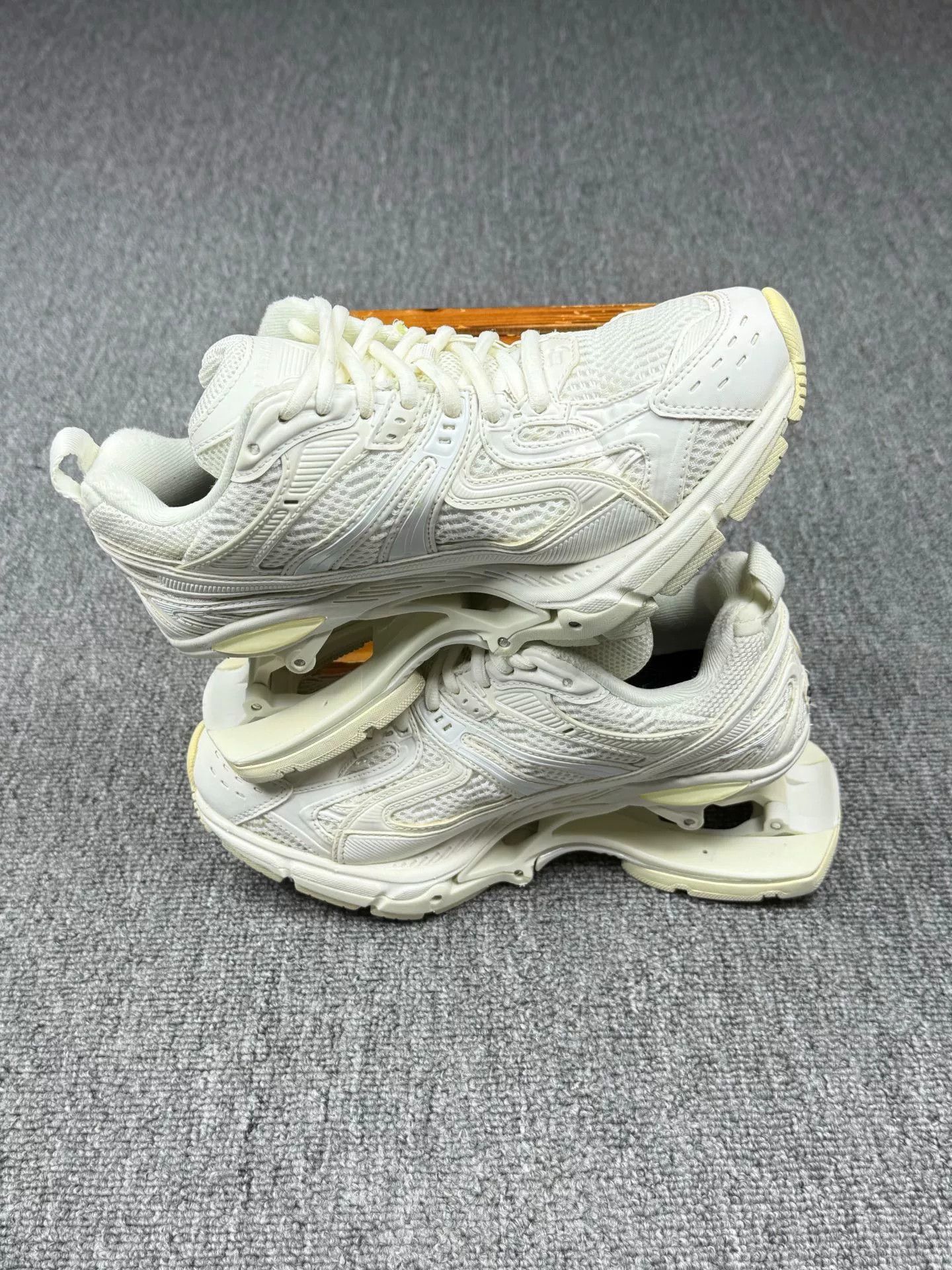 Balenciaga Balenciaga White Lowtop Sneakers it_36 Women Size US 6 / IT 36 - 3 Thumbnail