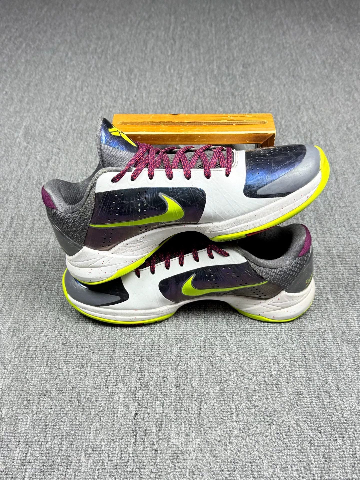Nike Nike KOBE5 Lowtop Sneakers 9 Men Size US 9 / EU 42 - 3 Thumbnail