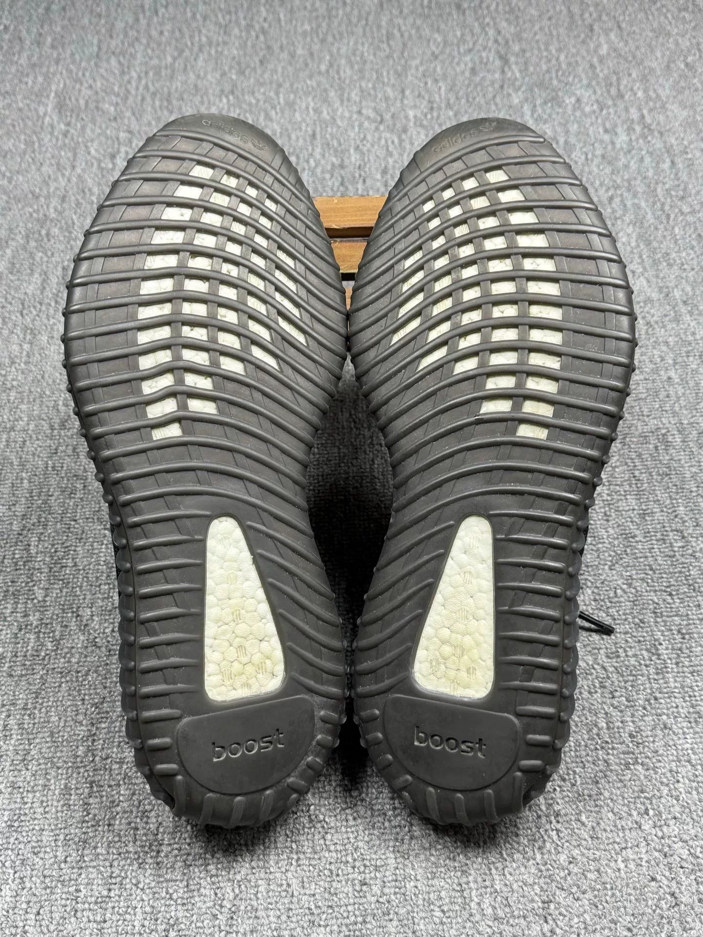 Adidas Adidas YEEZY350 Black Lowtop Sneakers 13 Men Size US 13 / EU 46 - 6 Thumbnail
