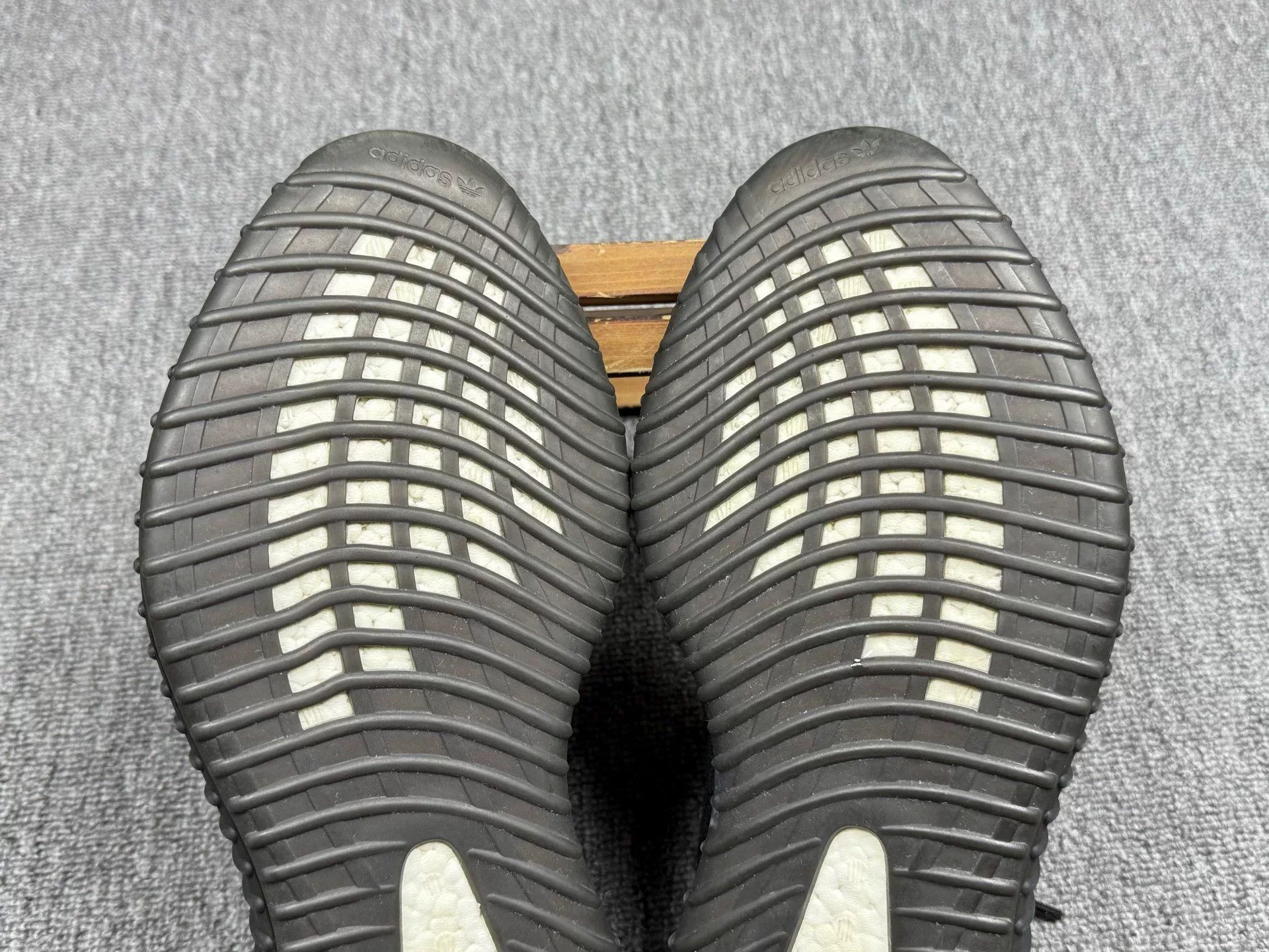Adidas Adidas YEEZY350 Black Lowtop Sneakers 13 Men Size US 13 / EU 46 - 7 Thumbnail