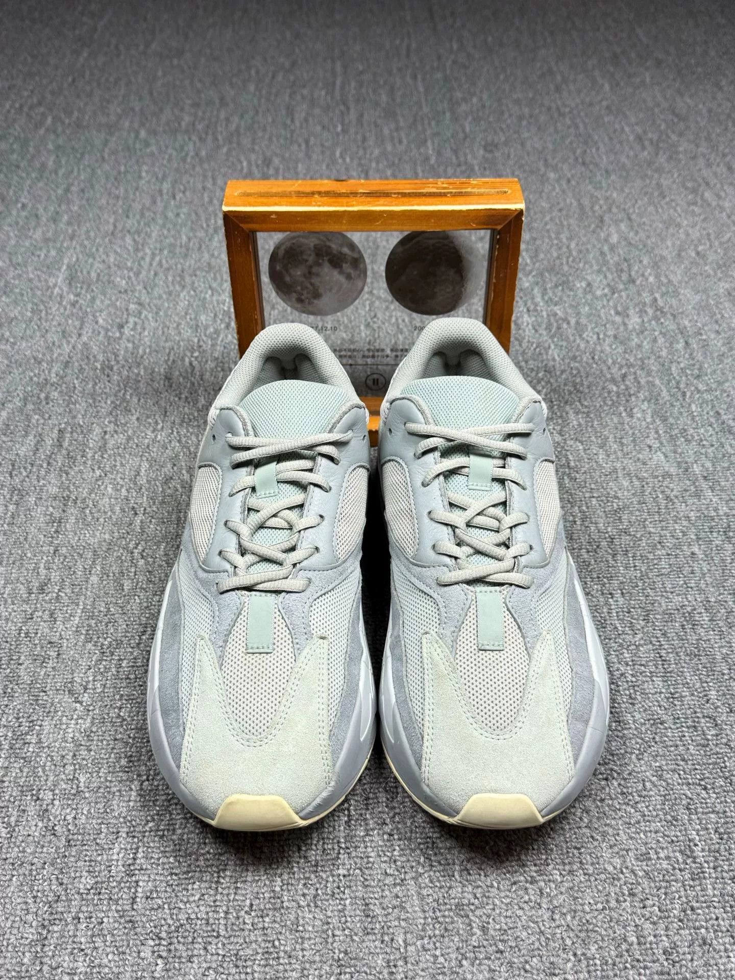 Adidas Adidas YEEZY700 White Lowtop Sneakers 12 Men Size US 12 / EU 45 - 4 Thumbnail