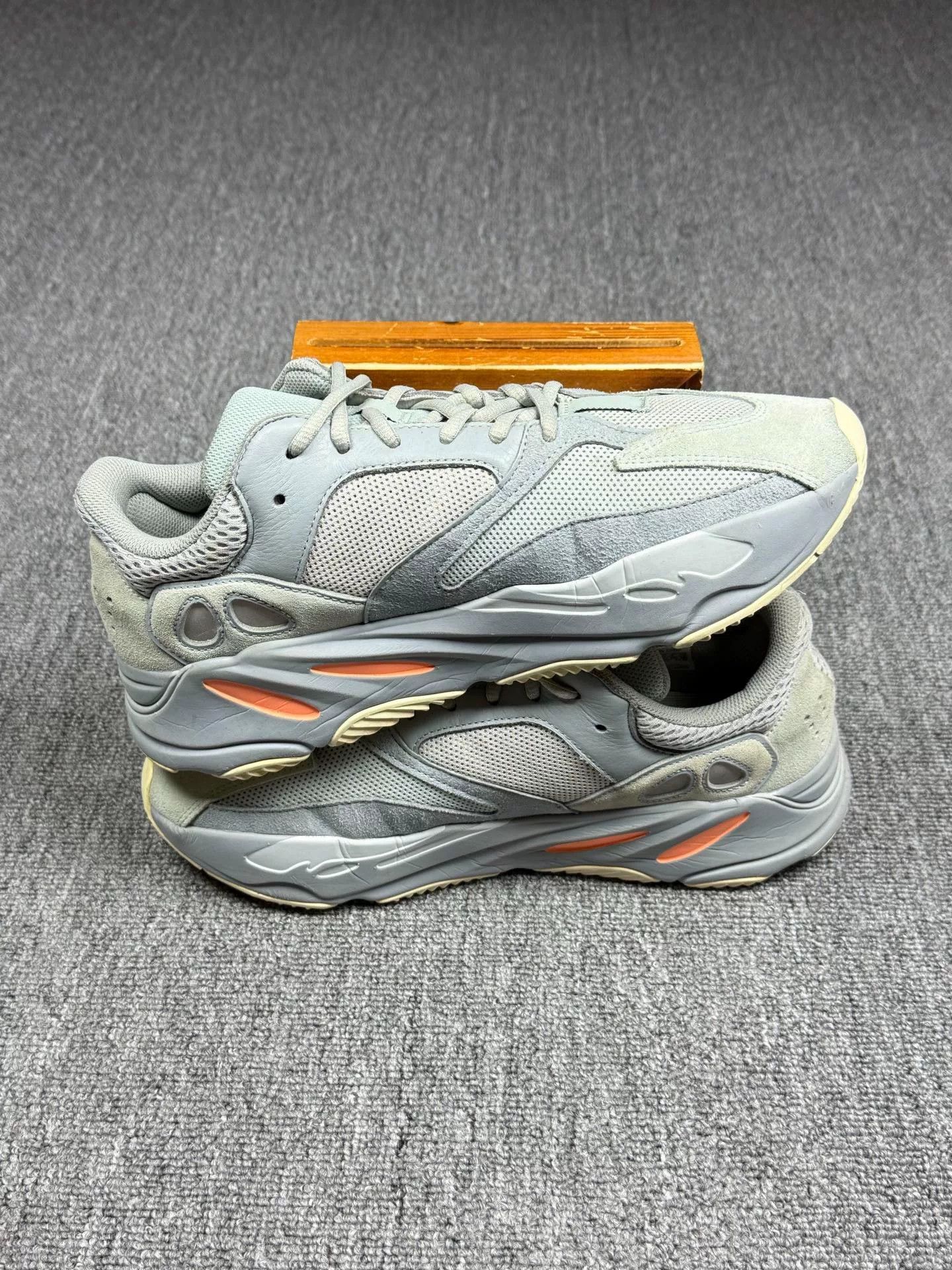 Adidas Adidas YEEZY700 White Lowtop Sneakers 12 Men Size US 12 / EU 45 - 3 Thumbnail