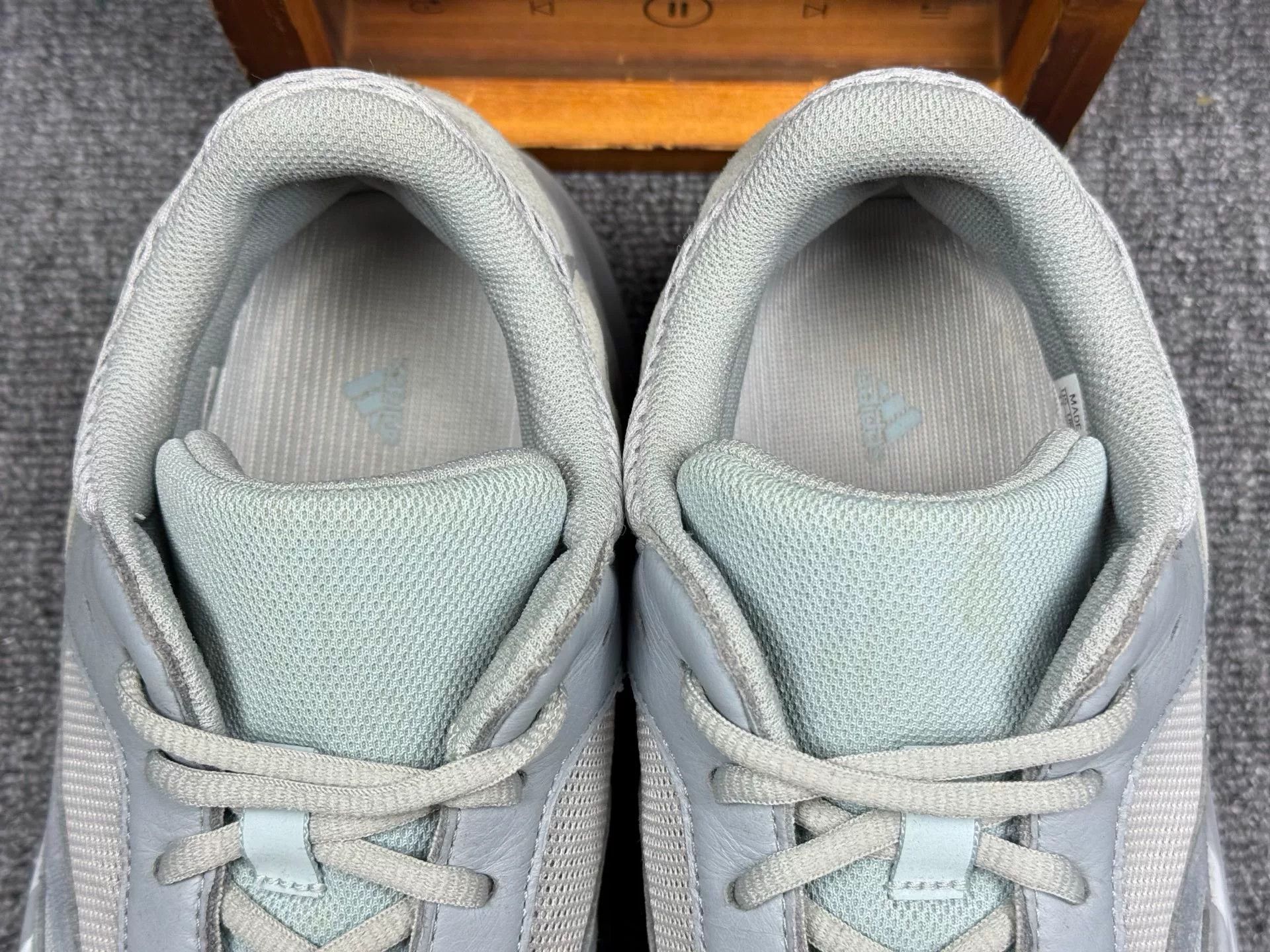 Adidas Adidas YEEZY700 White Lowtop Sneakers 12 Men Size US 12 / EU 45 - 9 Thumbnail