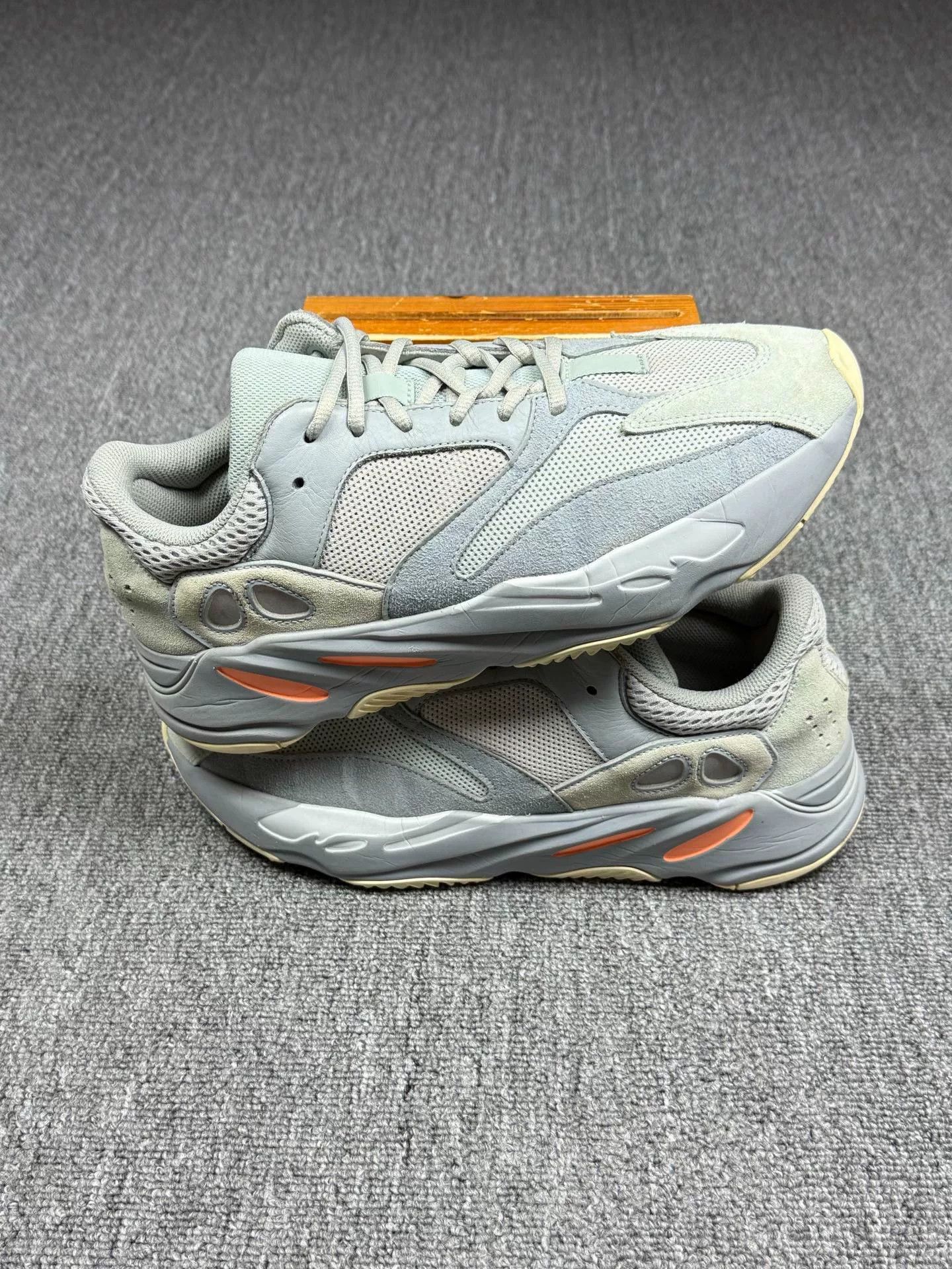 Adidas Adidas YEEZY700 White Lowtop Sneakers 12 Men Size US 12 / EU 45 - 2 Thumbnail