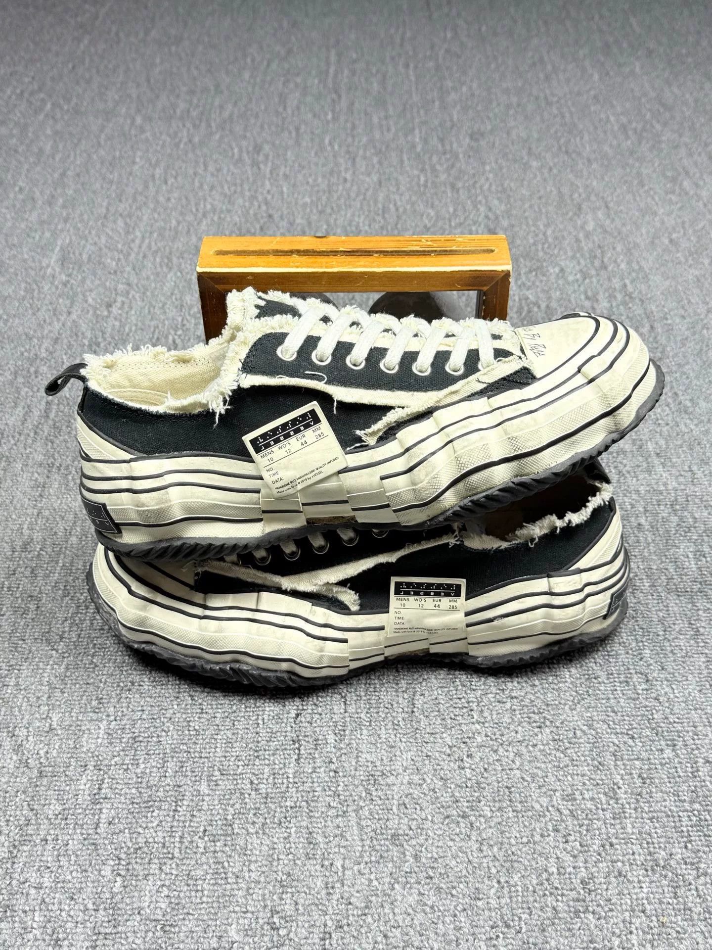 Nike Nike Distressed Black Lowtop Sneakers 11 Men Size US 11 / EU 44 - 2 Thumbnail