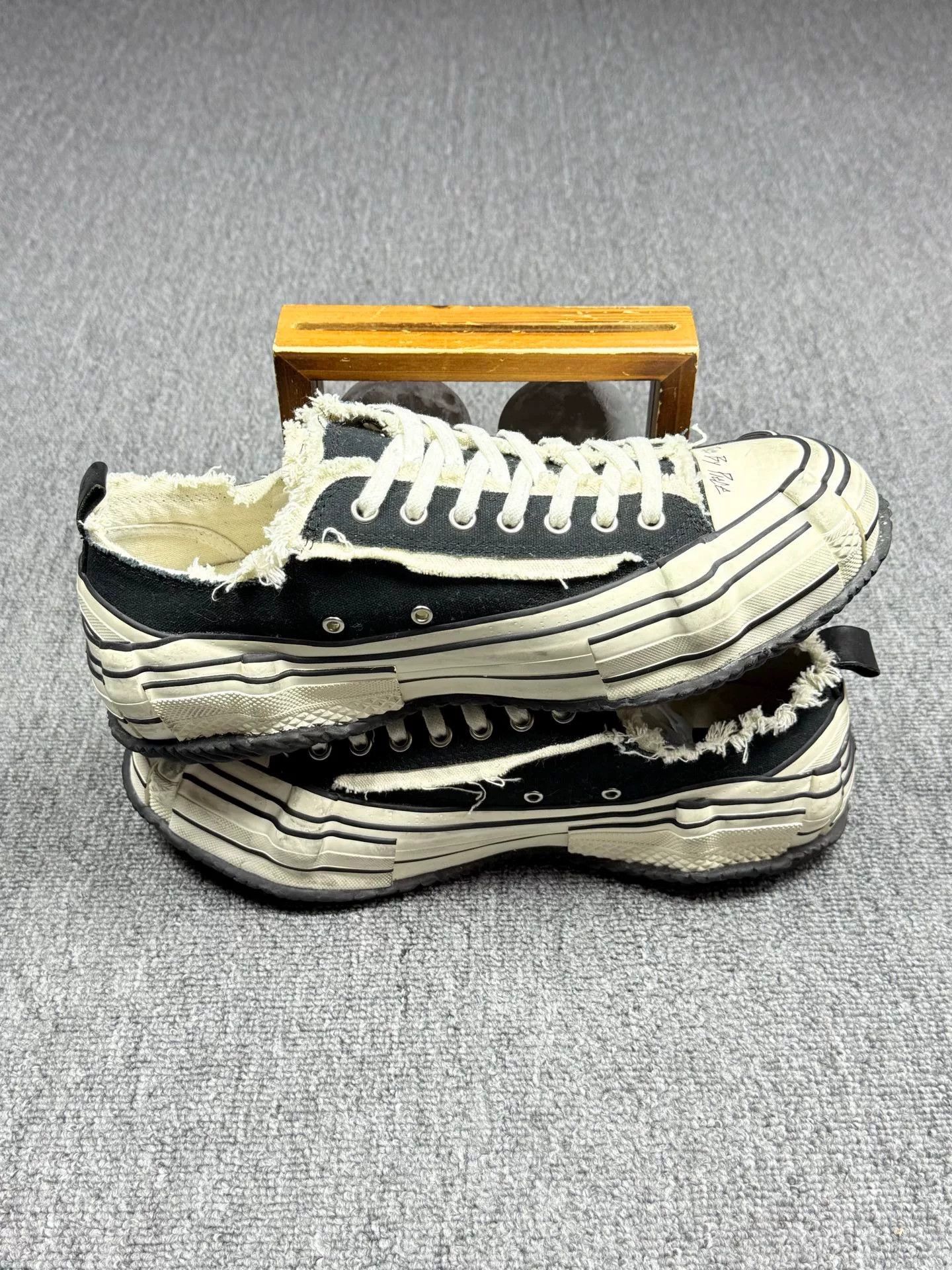 Nike Nike Distressed Black Lowtop Sneakers 11 Men Size US 11 / EU 44 - 3 Thumbnail
