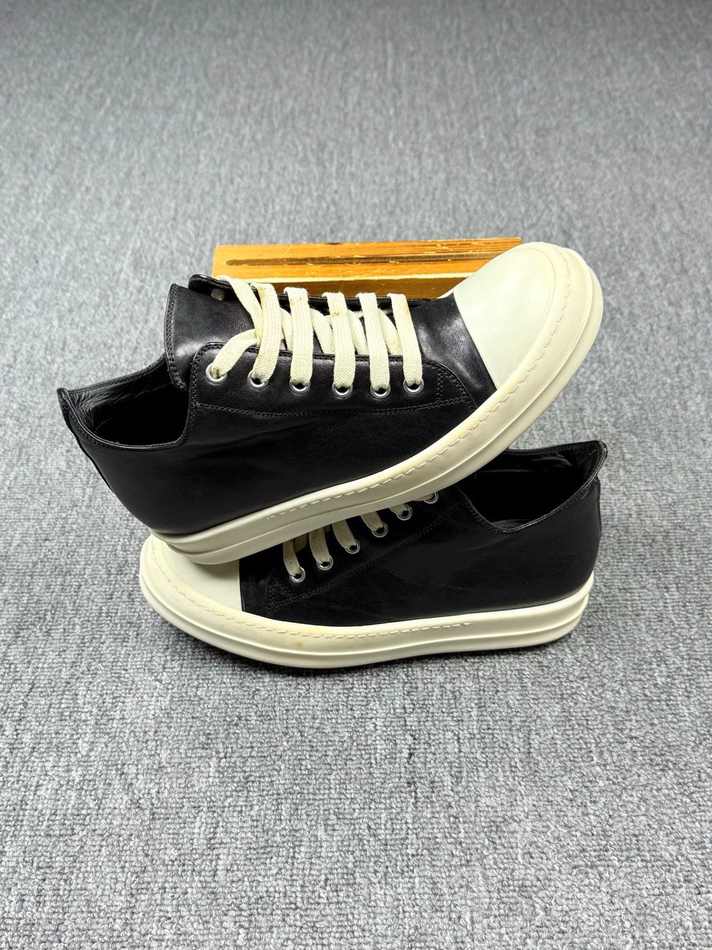 Converse Converse Leather Black Lowtop Sneakers 5.5 Men Size US 5.5 / EU 38 - 2 Thumbnail